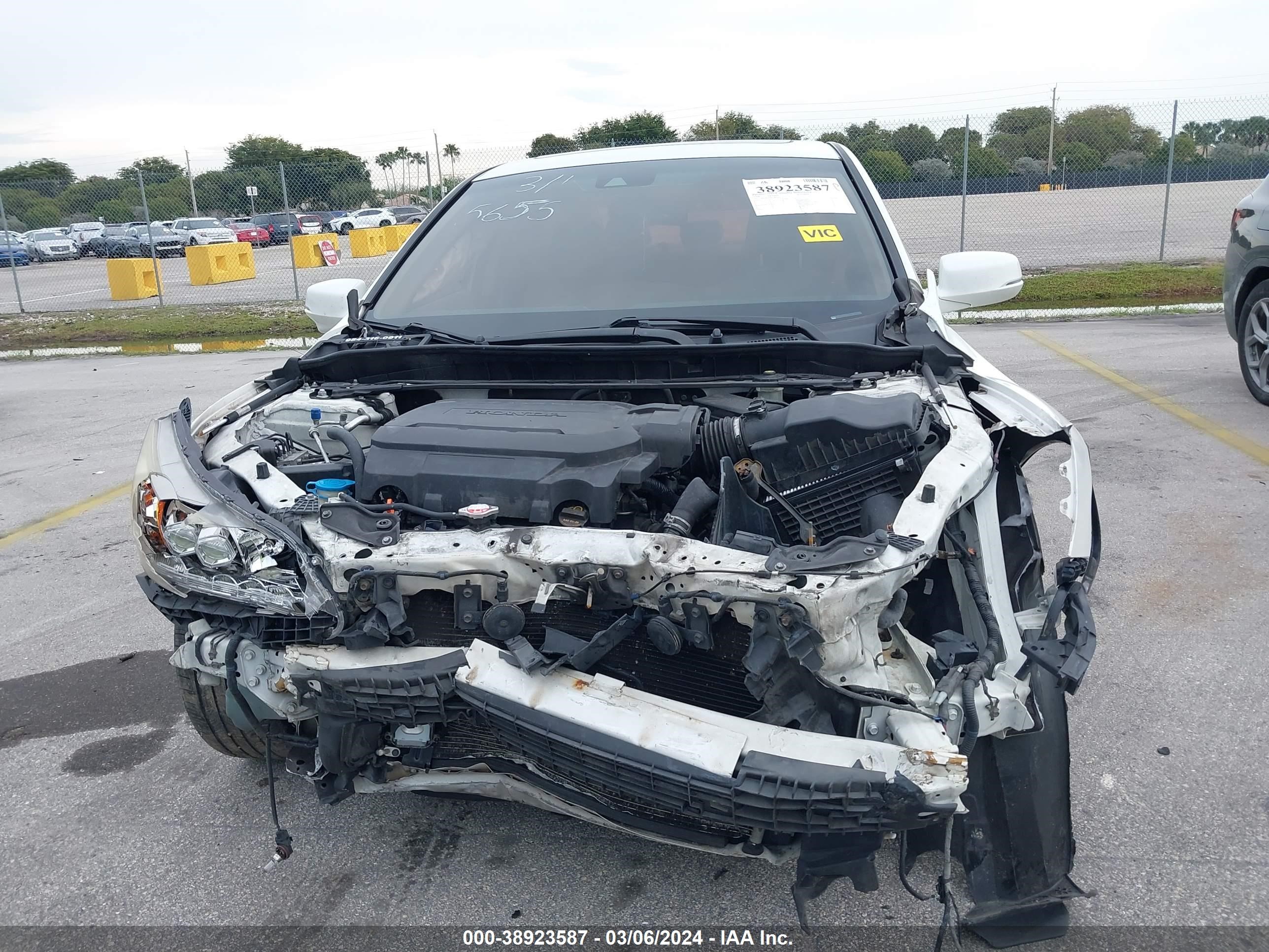 Photo 5 VIN: 1HGCR3F90EA025655 - HONDA ACCORD 