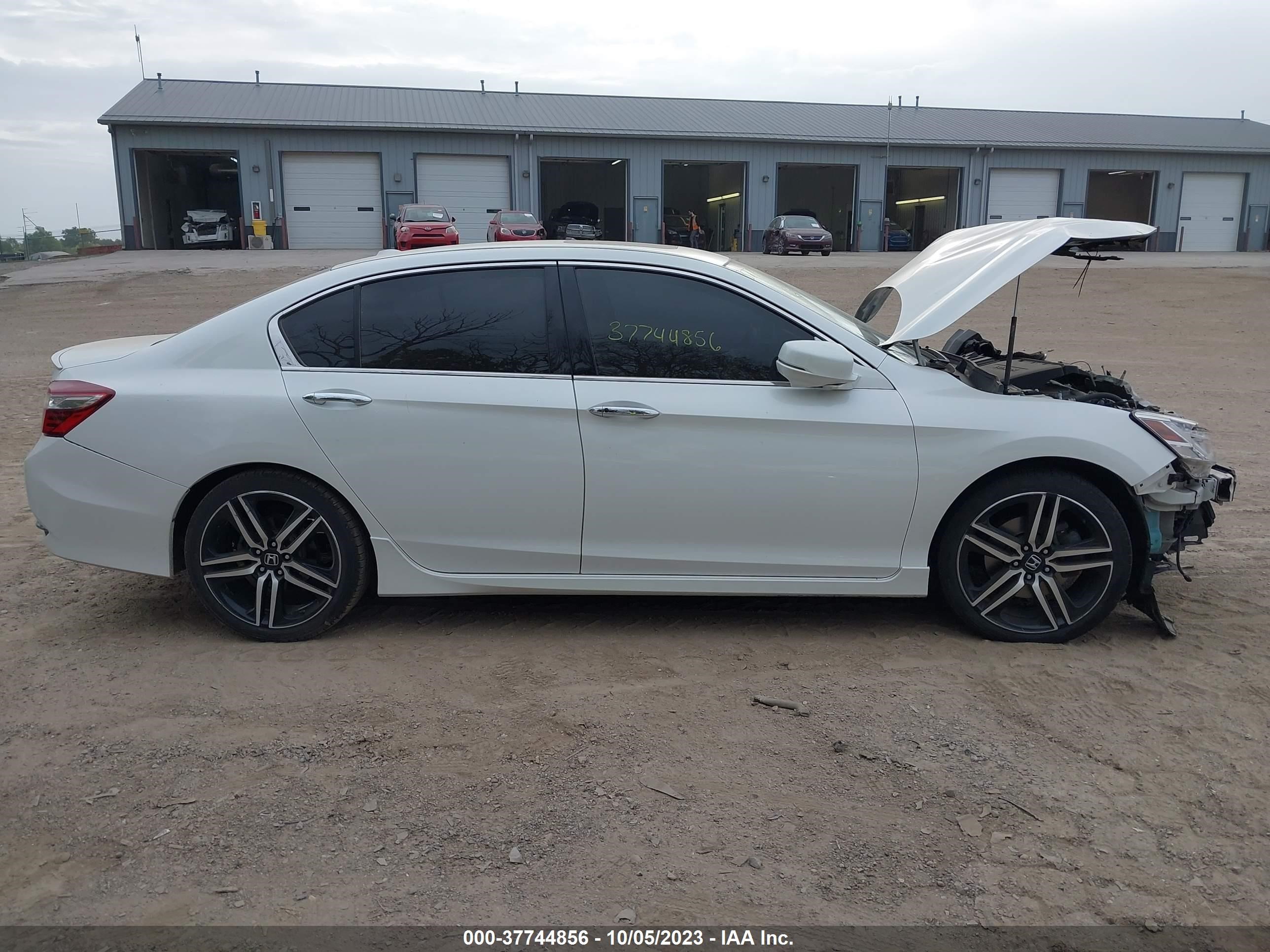 Photo 12 VIN: 1HGCR3F92GA006043 - HONDA ACCORD 