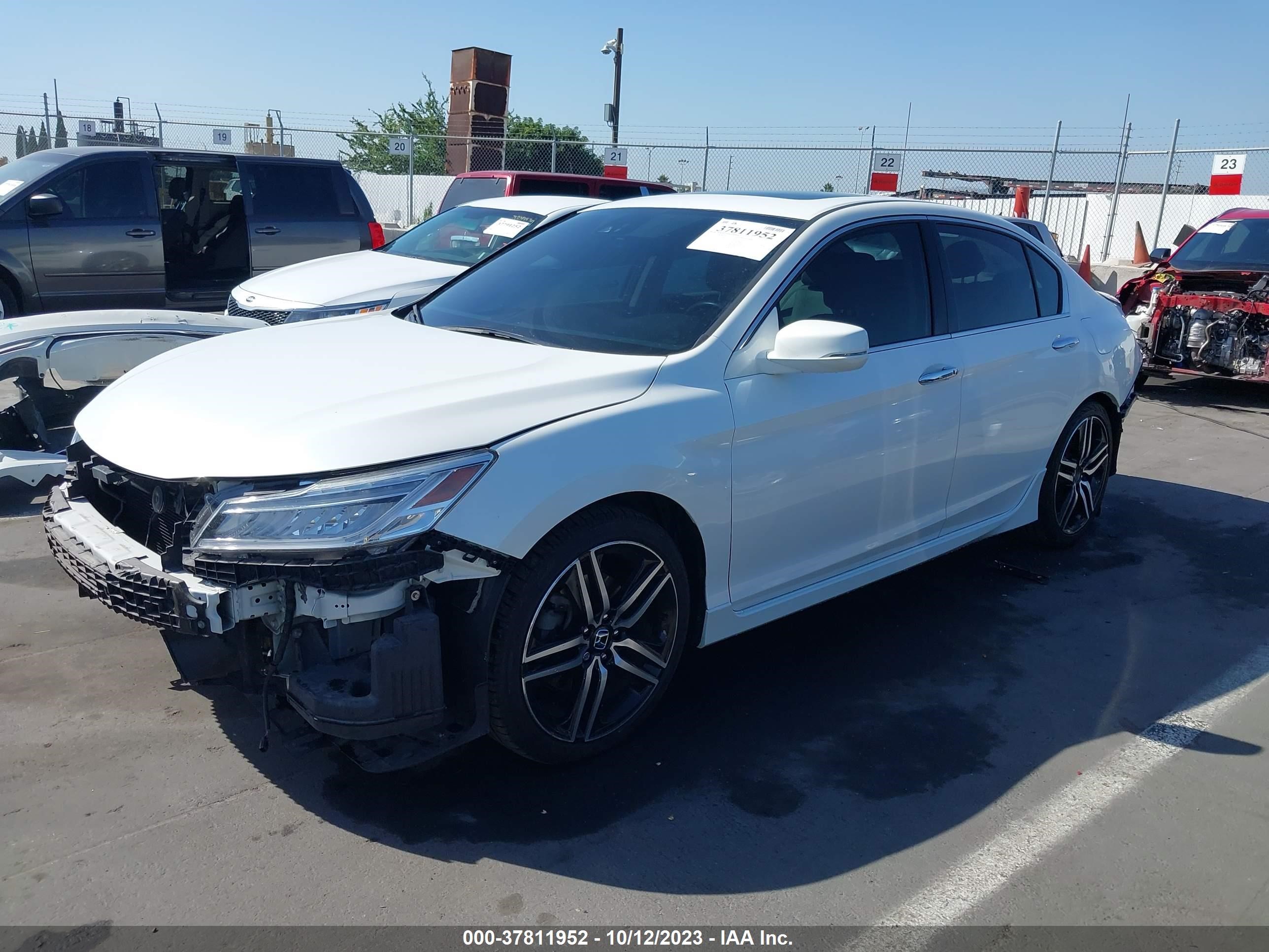 Photo 1 VIN: 1HGCR3F92HA015066 - HONDA ACCORD 