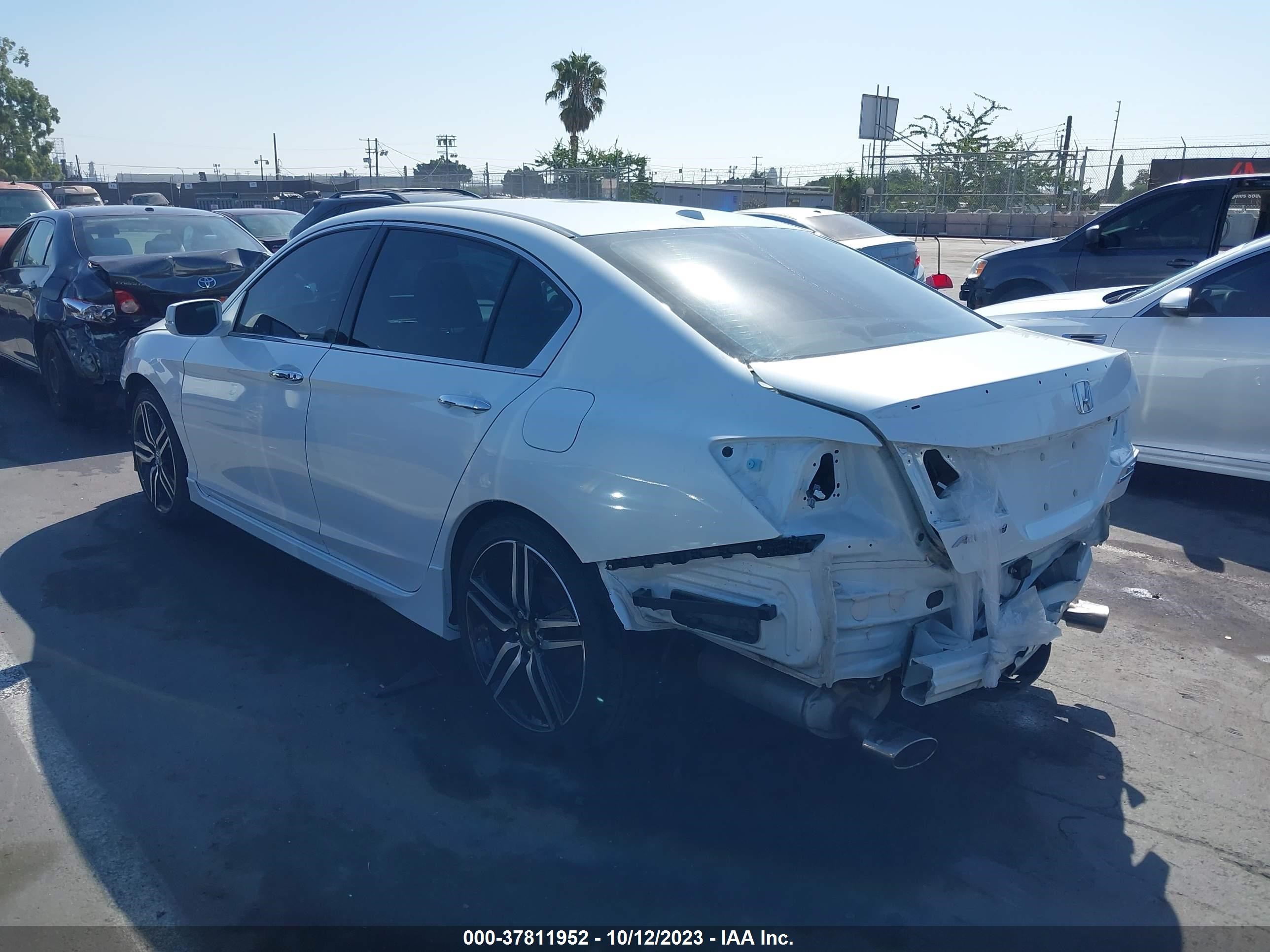 Photo 2 VIN: 1HGCR3F92HA015066 - HONDA ACCORD 