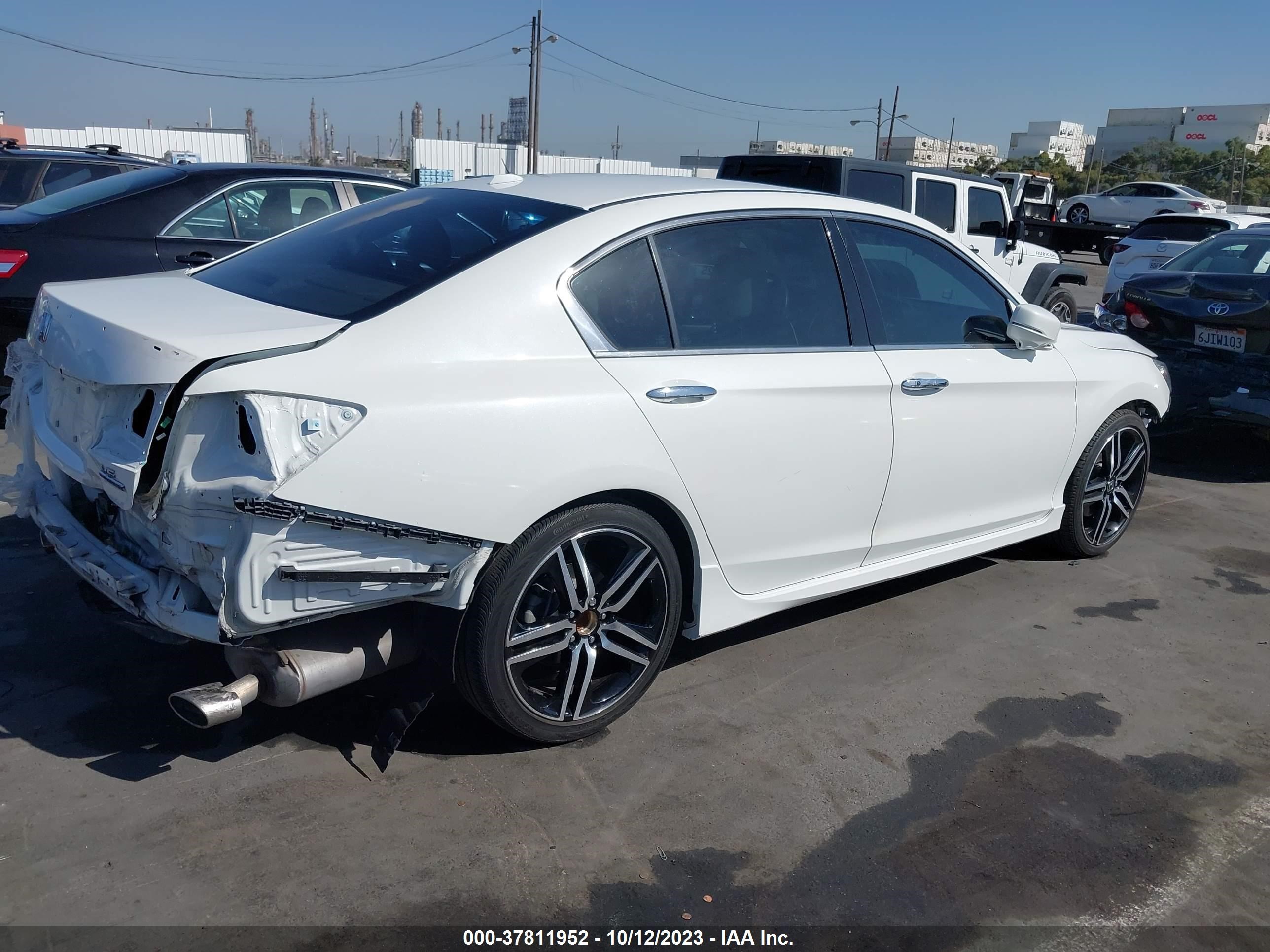 Photo 3 VIN: 1HGCR3F92HA015066 - HONDA ACCORD 