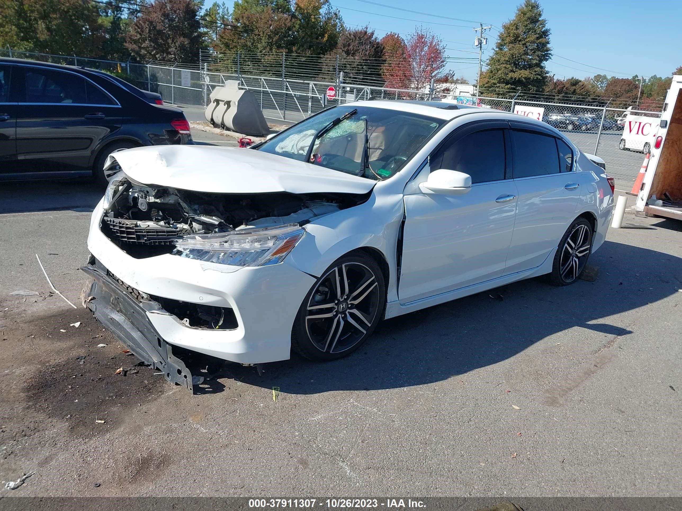 Photo 1 VIN: 1HGCR3F93HA004268 - HONDA ACCORD 