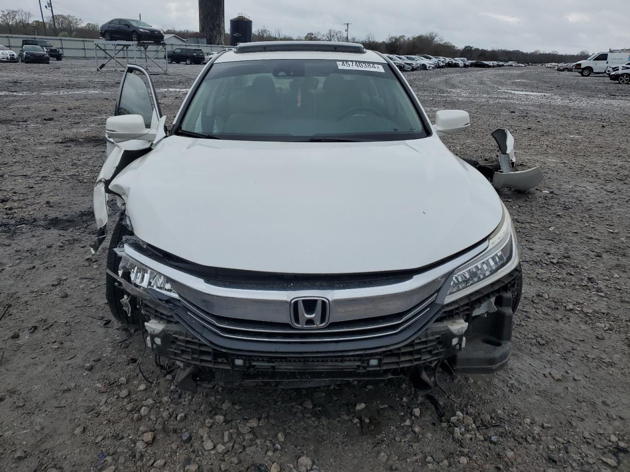 Photo 4 VIN: 1HGCR3F93HA016145 - HONDA ACCORD 