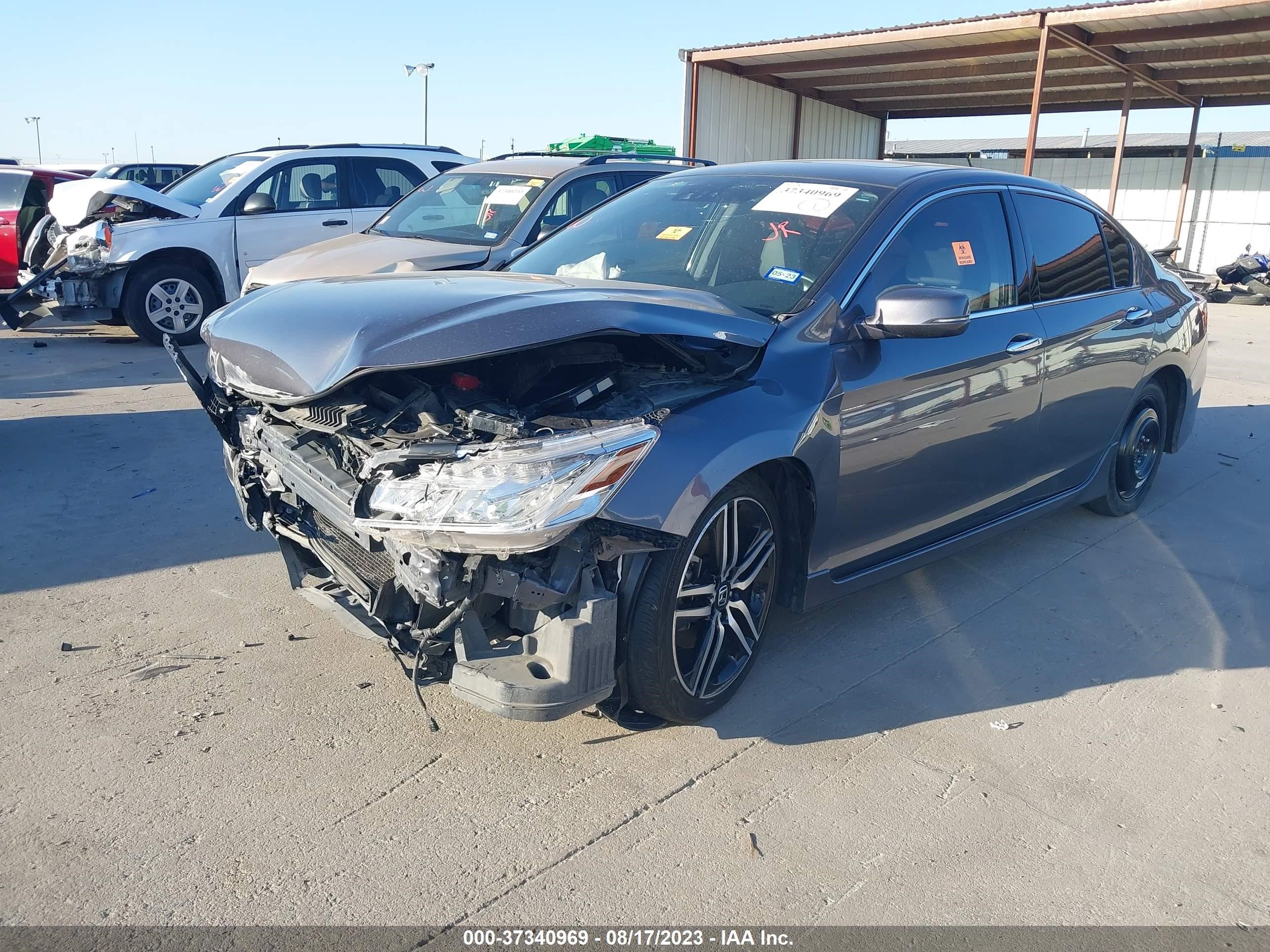 Photo 1 VIN: 1HGCR3F94HA031012 - HONDA ACCORD 