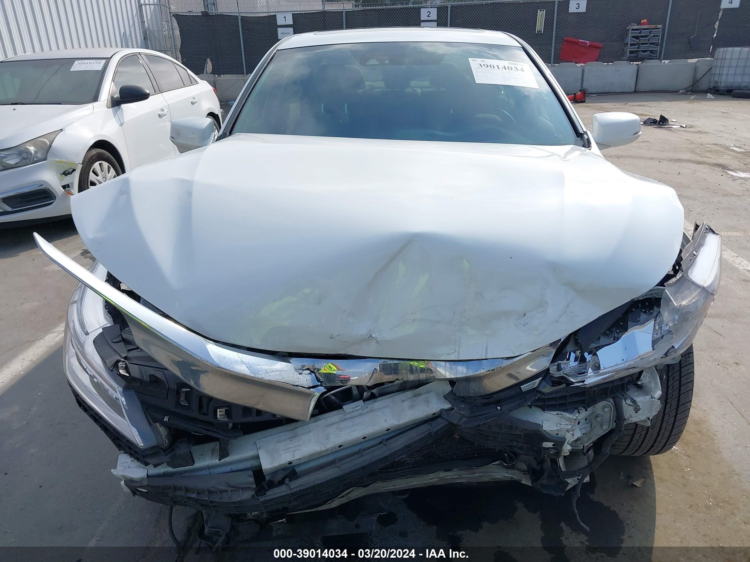 Photo 11 VIN: 1HGCR3F95GA016078 - HONDA ACCORD 