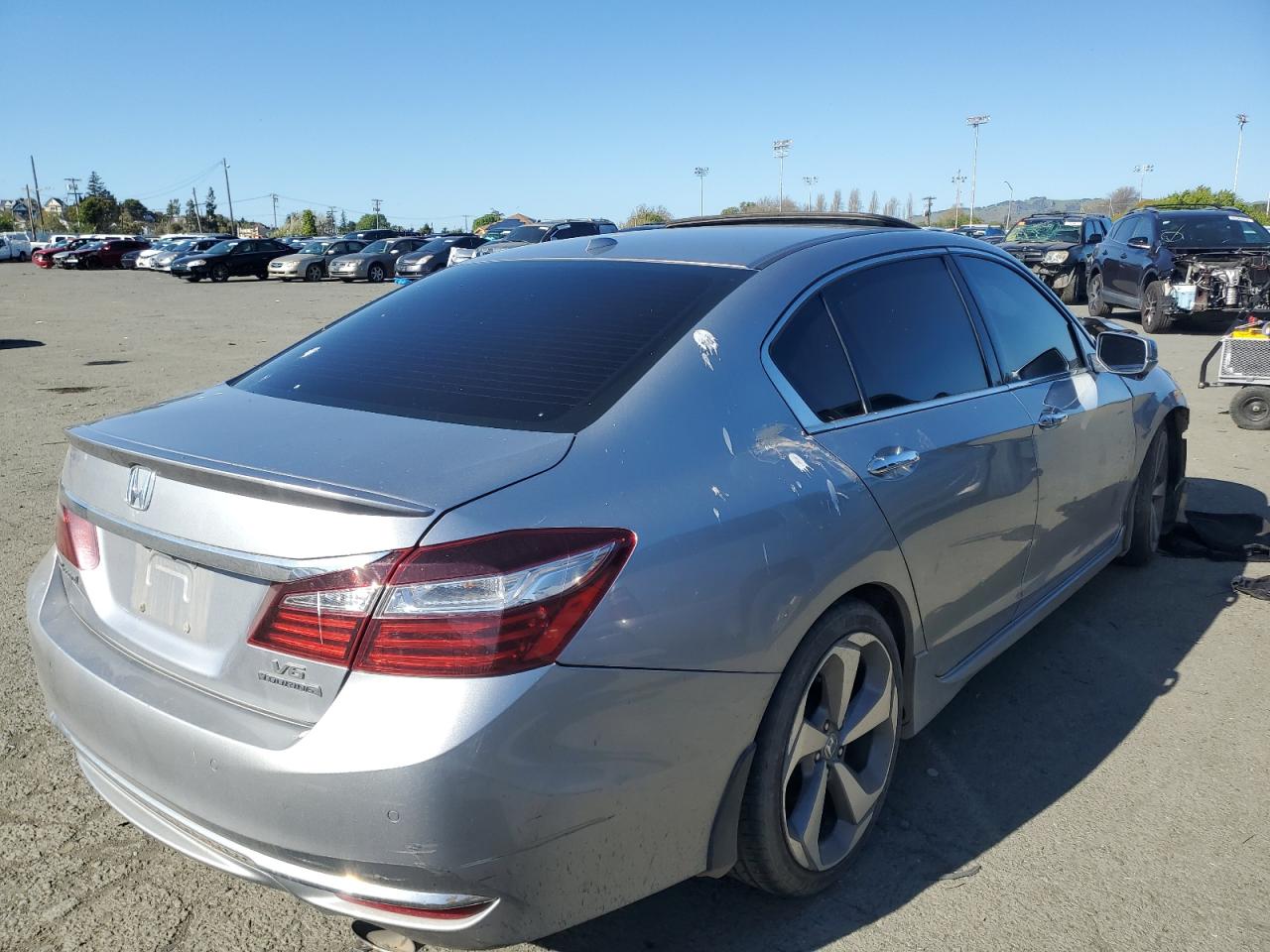 Photo 2 VIN: 1HGCR3F95GA020129 - HONDA ACCORD 