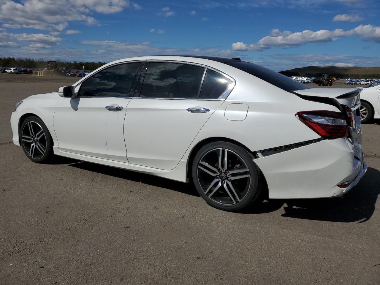 Photo 1 VIN: 1HGCR3F95GA029302 - HONDA ACCORD 