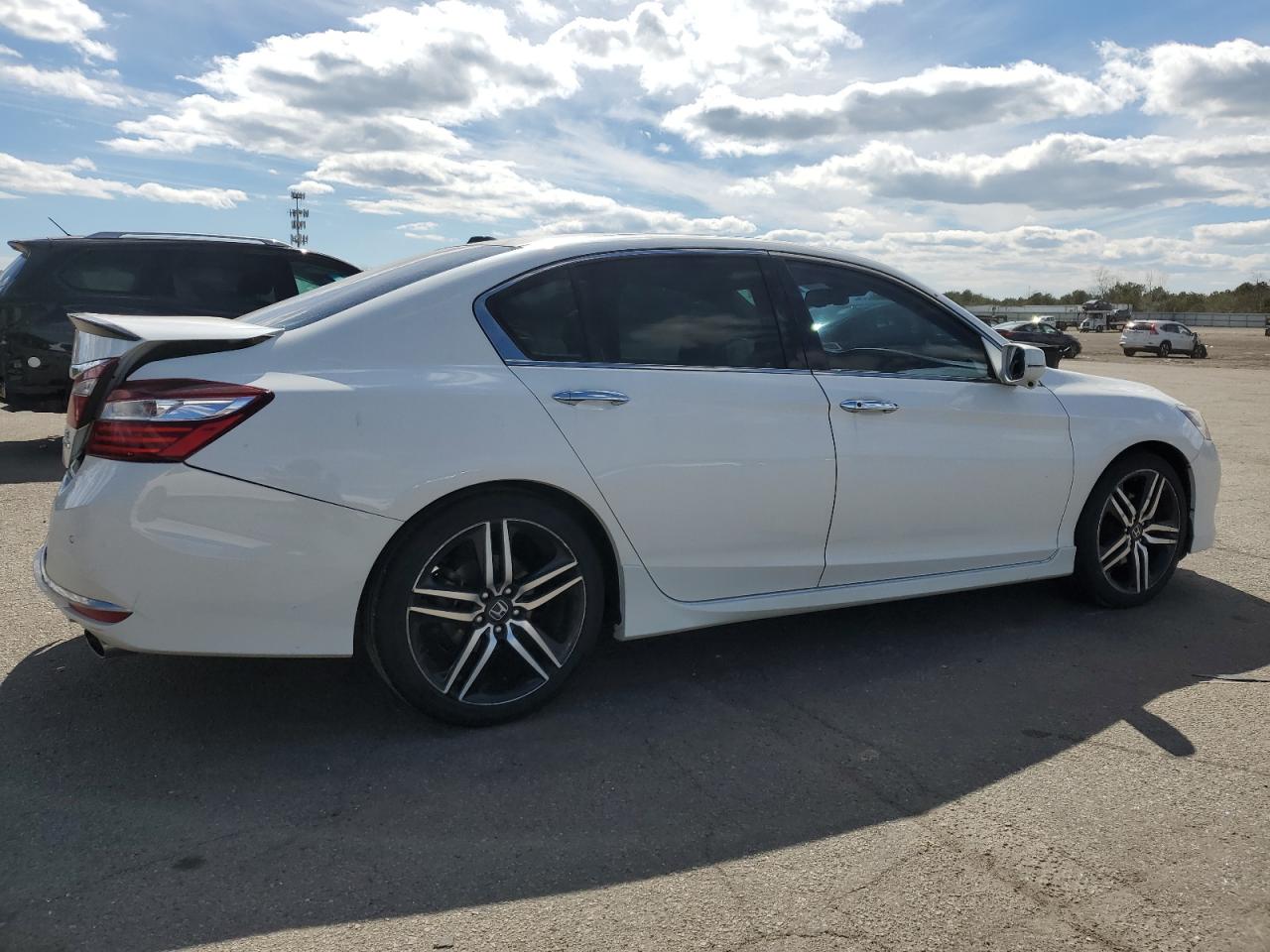 Photo 2 VIN: 1HGCR3F95GA029302 - HONDA ACCORD 