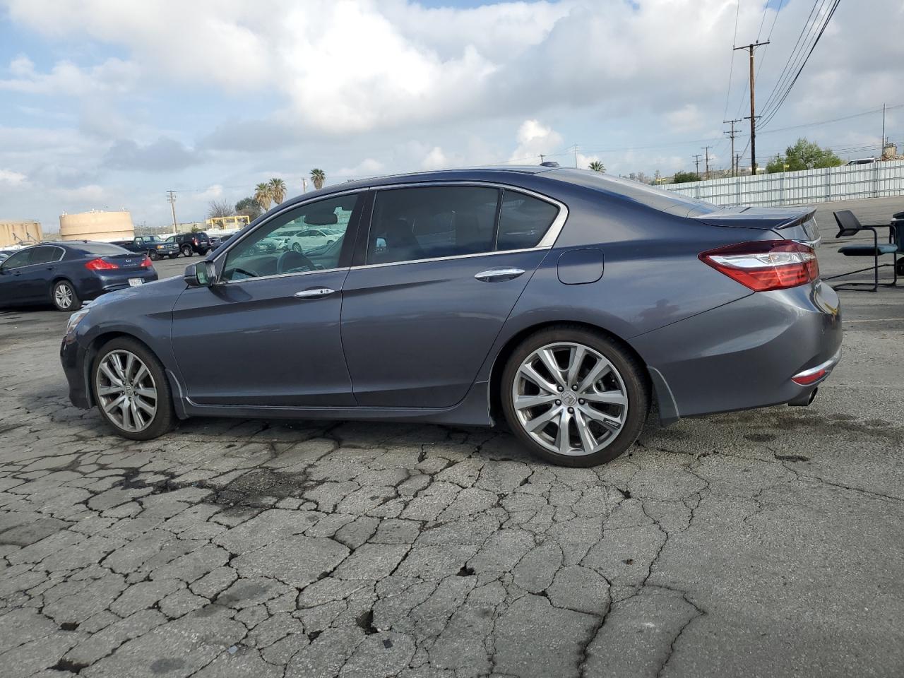 Photo 1 VIN: 1HGCR3F95HA011514 - HONDA ACCORD 