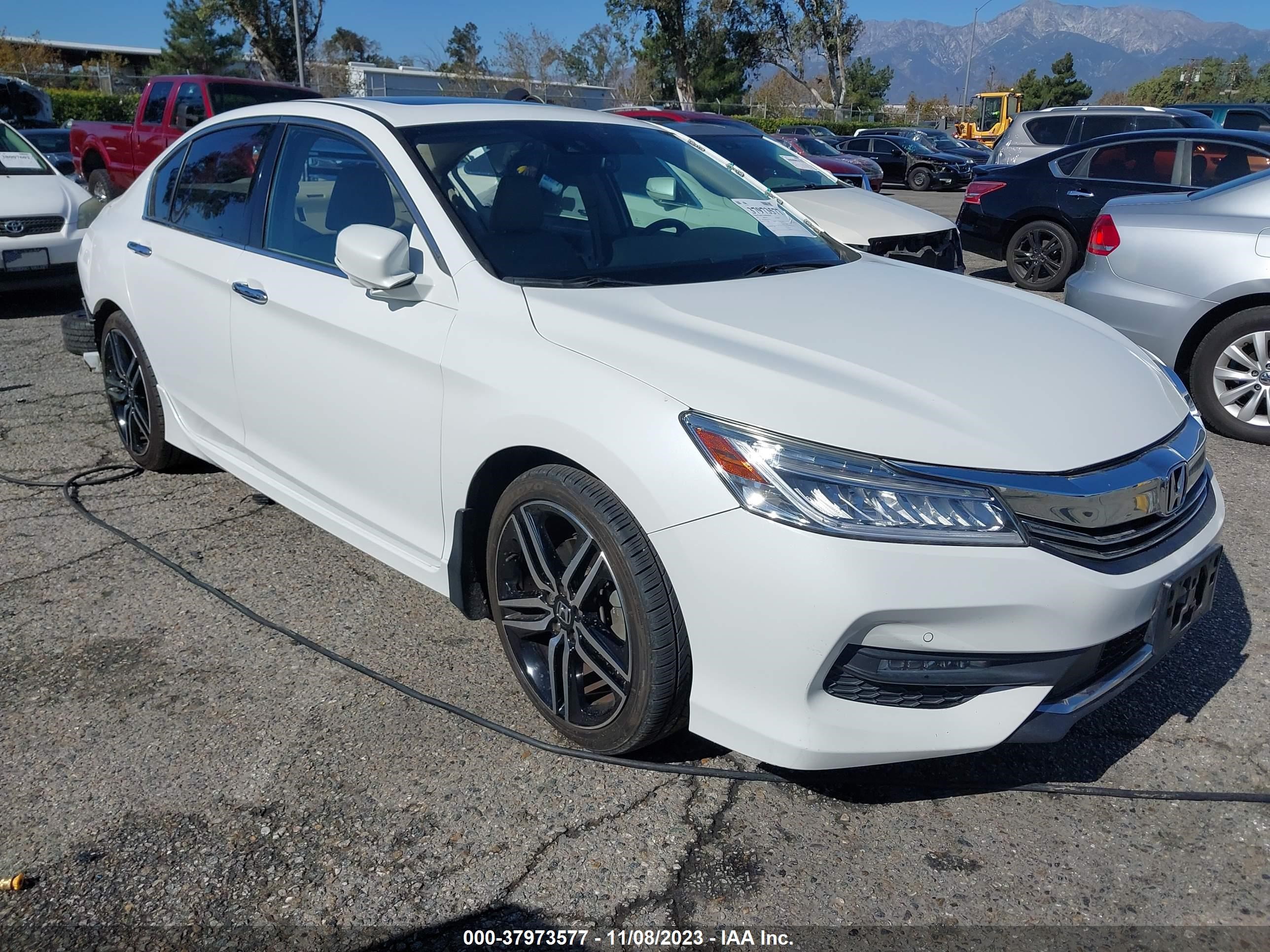 Photo 0 VIN: 1HGCR3F95HA029530 - HONDA ACCORD 