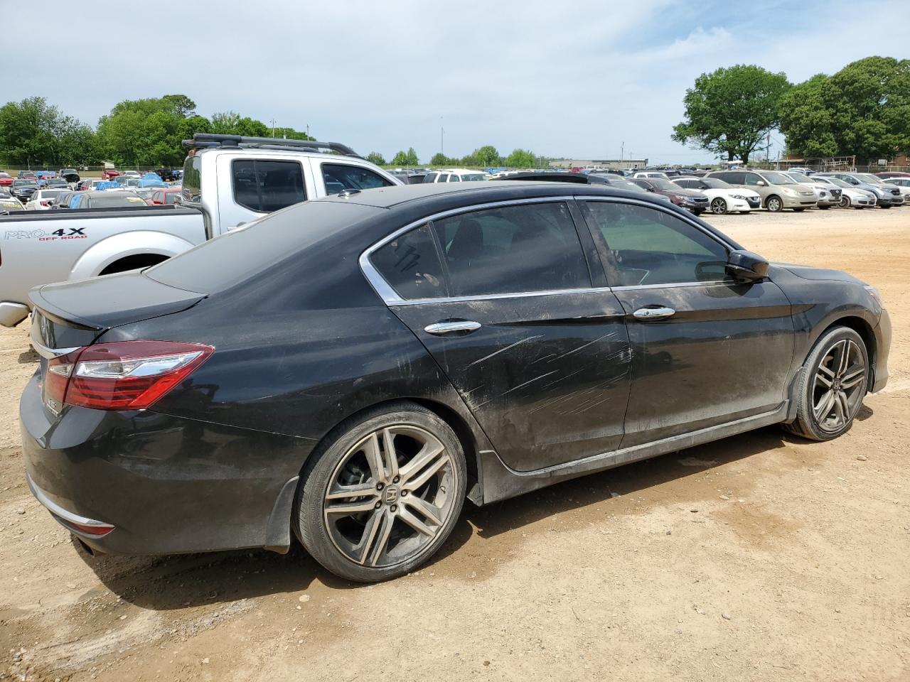 Photo 2 VIN: 1HGCR3F95HA037580 - HONDA ACCORD 