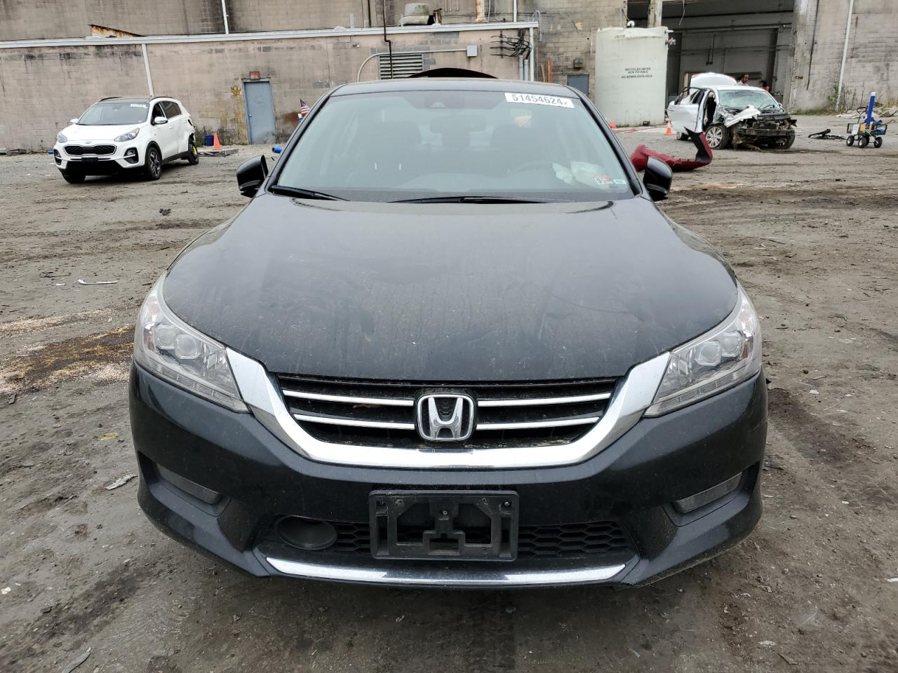 Photo 4 VIN: 1HGCR3F96FA002124 - HONDA ACCORD 