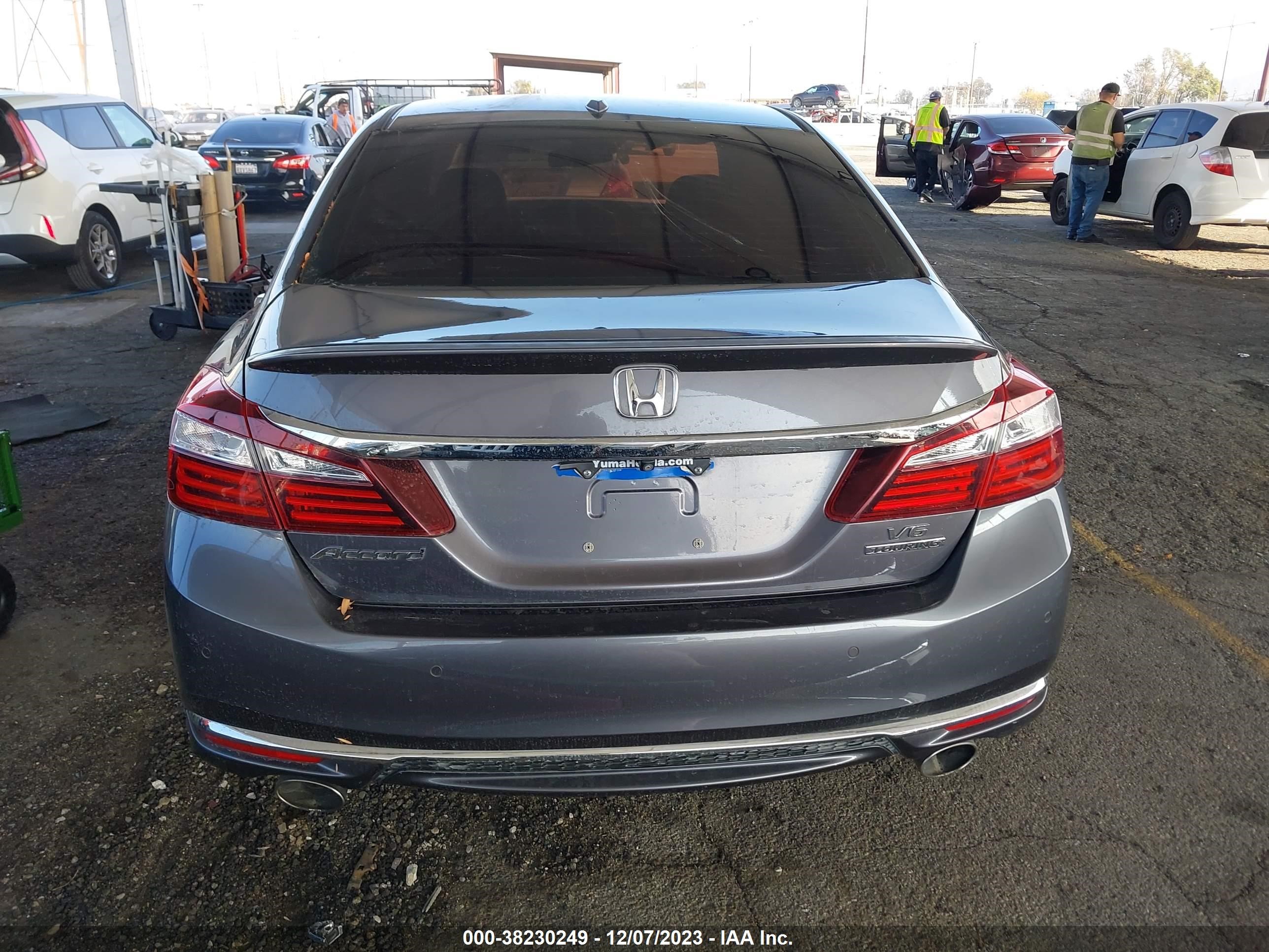 Photo 15 VIN: 1HGCR3F96HA000943 - HONDA ACCORD 