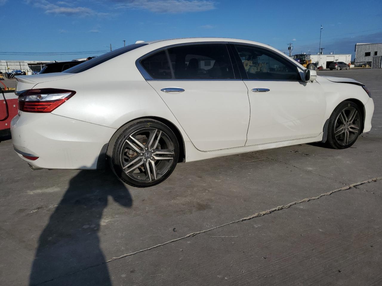 Photo 2 VIN: 1HGCR3F97GA013280 - HONDA ACCORD 