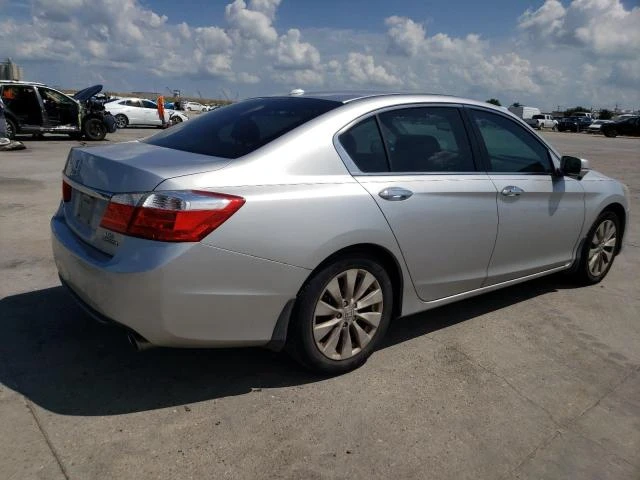 Photo 2 VIN: 1HGCR3F9XEA026778 - HONDA ACCORD TOU 