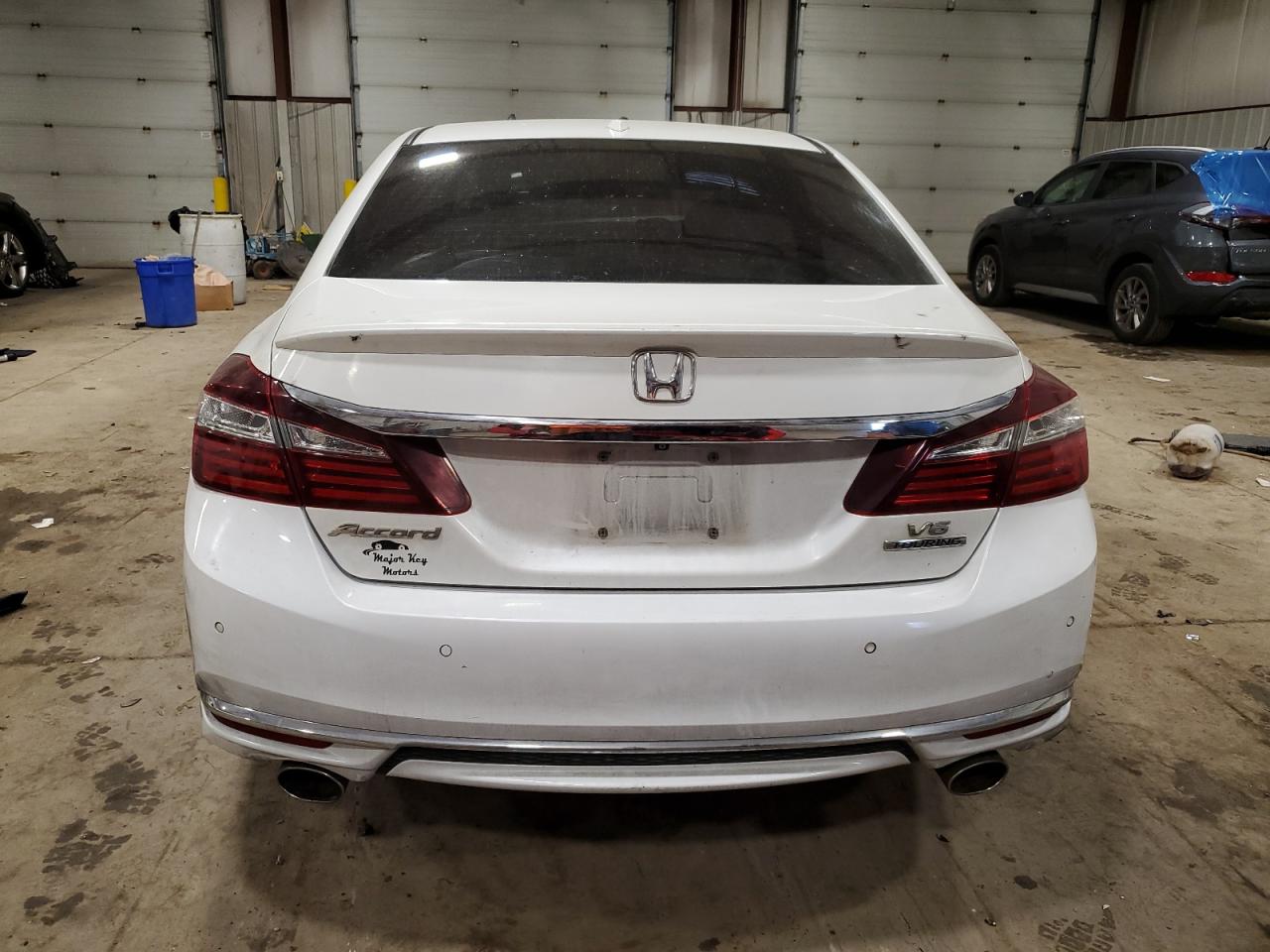 Photo 5 VIN: 1HGCR3F9XHA007555 - HONDA ACCORD 