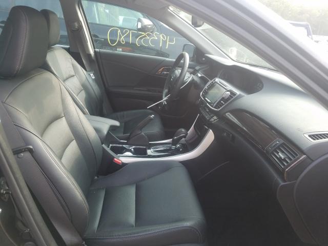 Photo 4 VIN: 1HGCR3F9XHA008169 - HONDA ACCORD TOU 