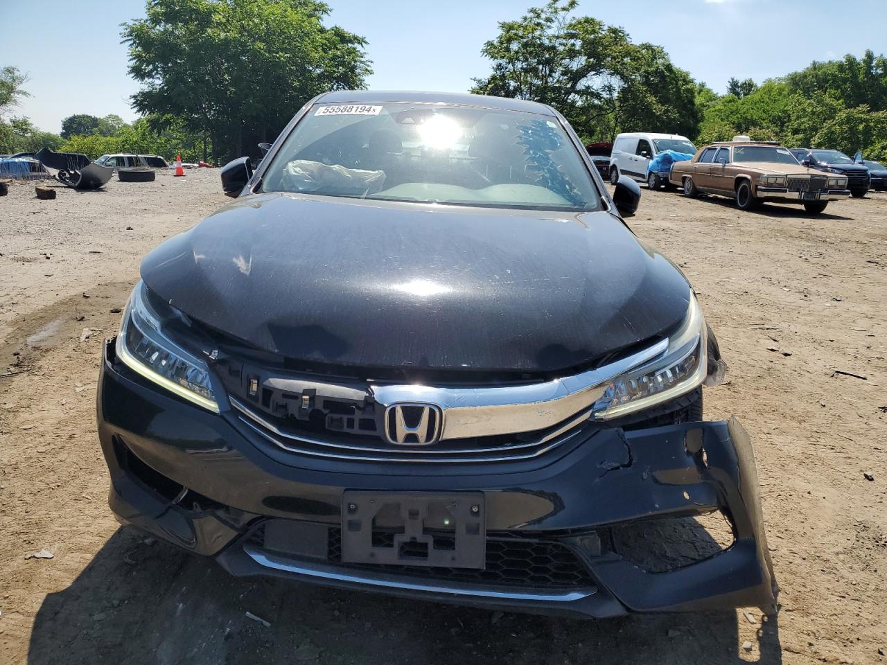 Photo 4 VIN: 1HGCR3F9XHA022363 - HONDA ACCORD 