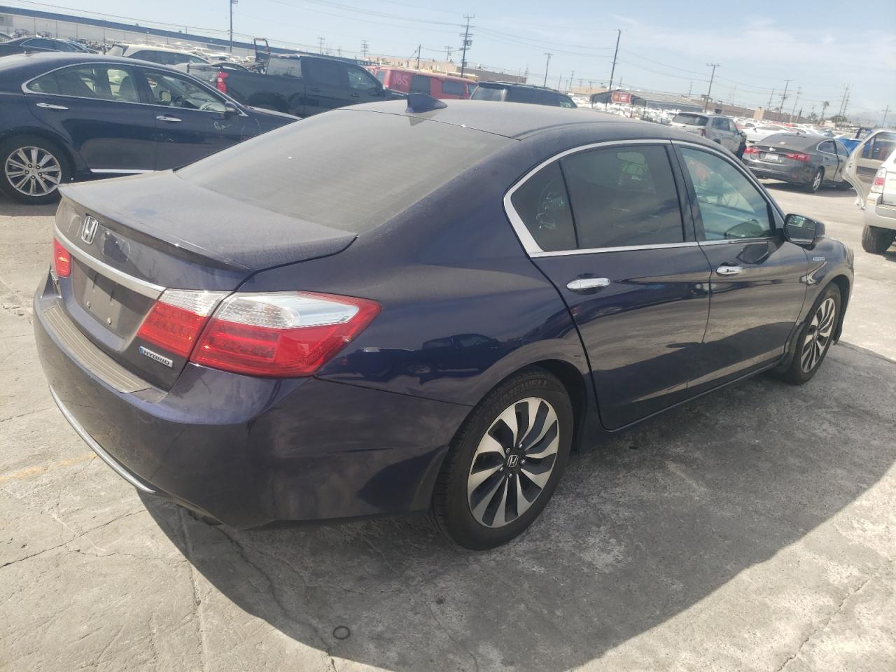 Photo 2 VIN: 1HGCR6F37FA009306 - HONDA ACCORD 