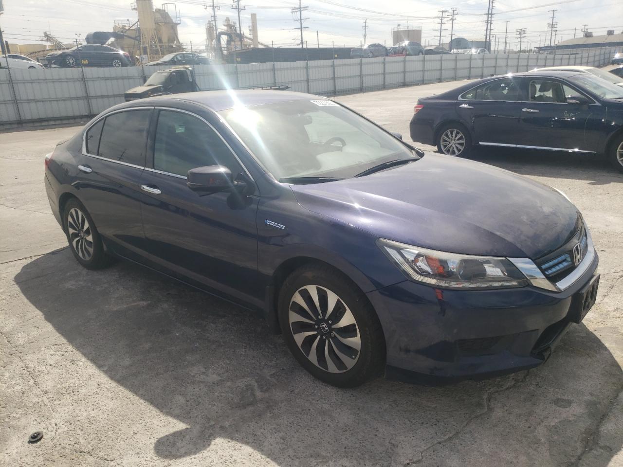 Photo 3 VIN: 1HGCR6F37FA009306 - HONDA ACCORD 