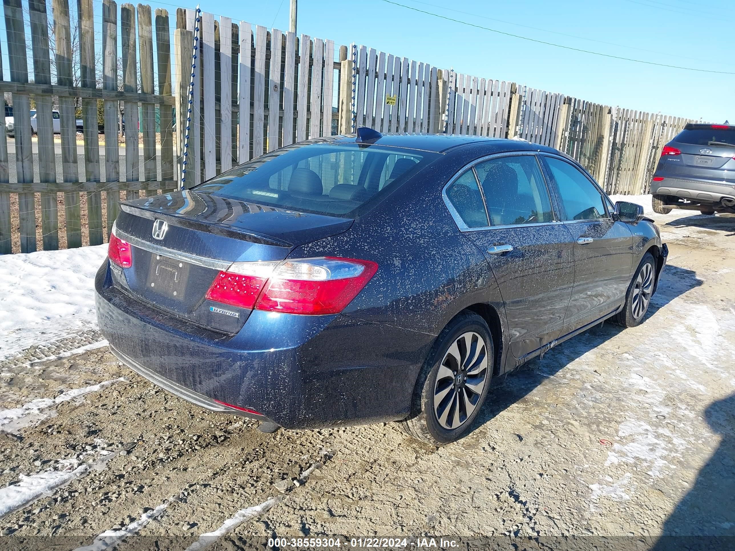 Photo 3 VIN: 1HGCR6F54EA007156 - HONDA ACCORD 