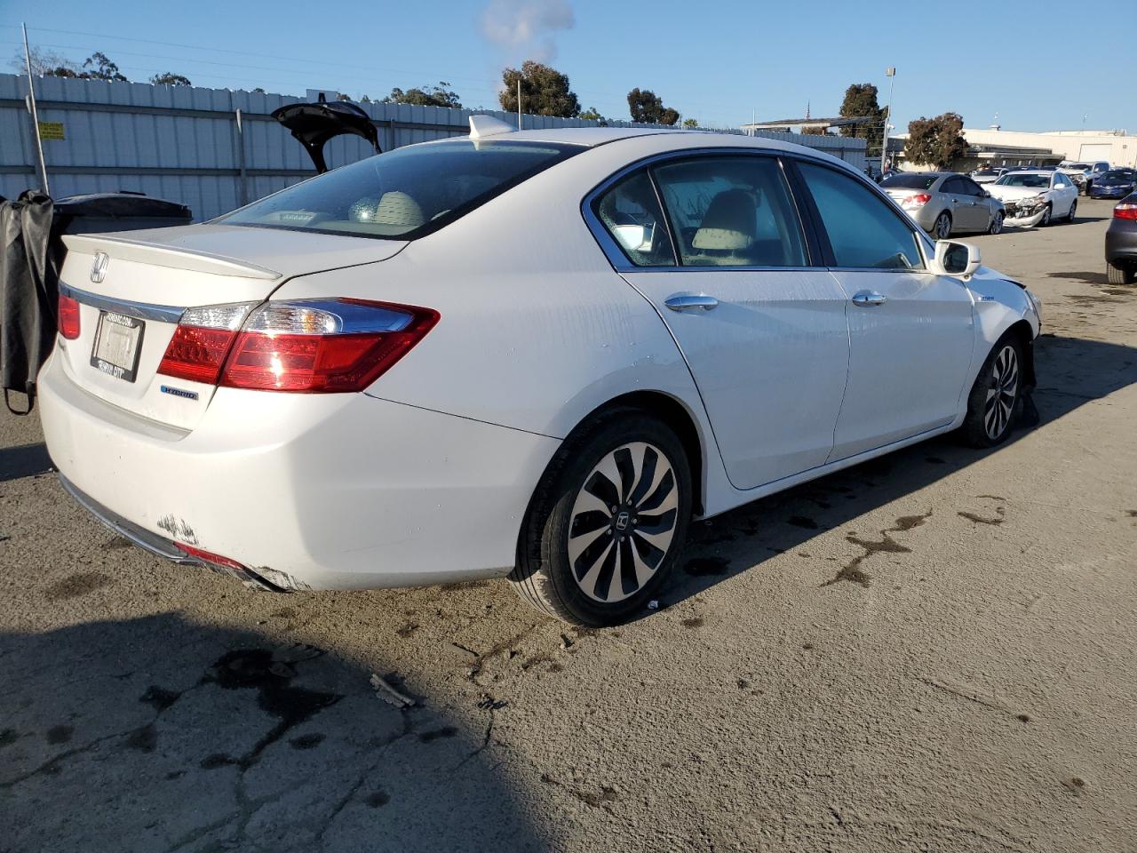 Photo 2 VIN: 1HGCR6F57EA004588 - HONDA ACCORD 