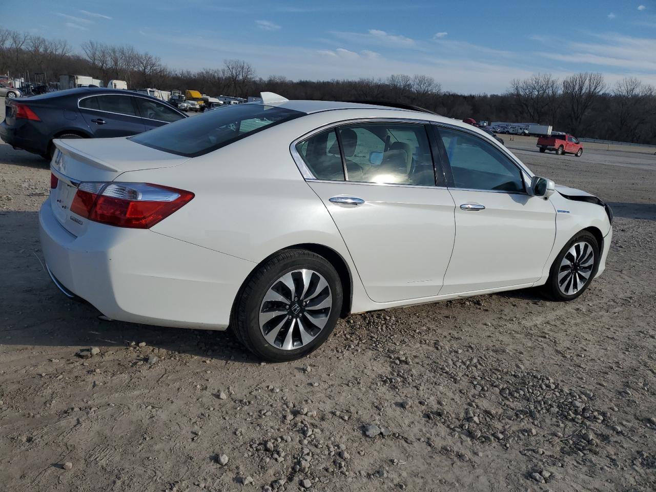 Photo 2 VIN: 1HGCR6F59FA004528 - HONDA ACCORD 