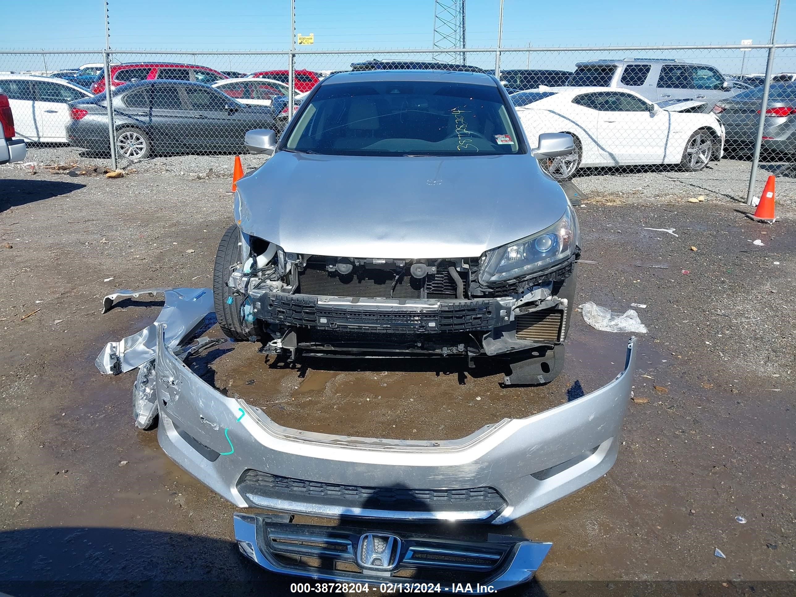 Photo 11 VIN: 1HGCR6F5XEA005993 - HONDA ACCORD 