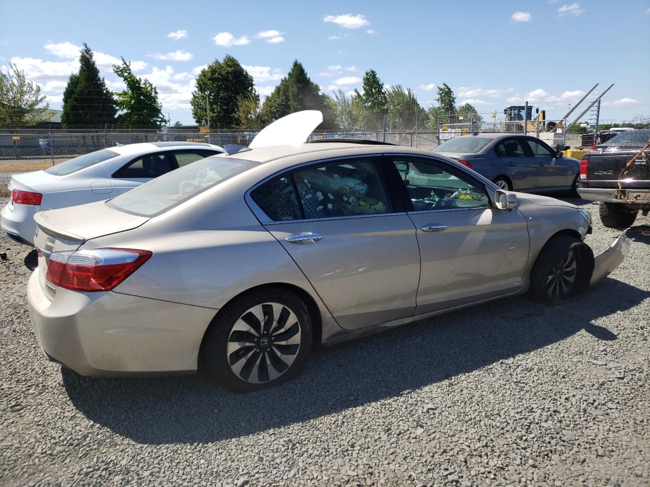 Photo 2 VIN: 1HGCR6F5XFA010080 - HONDA ACCORD 