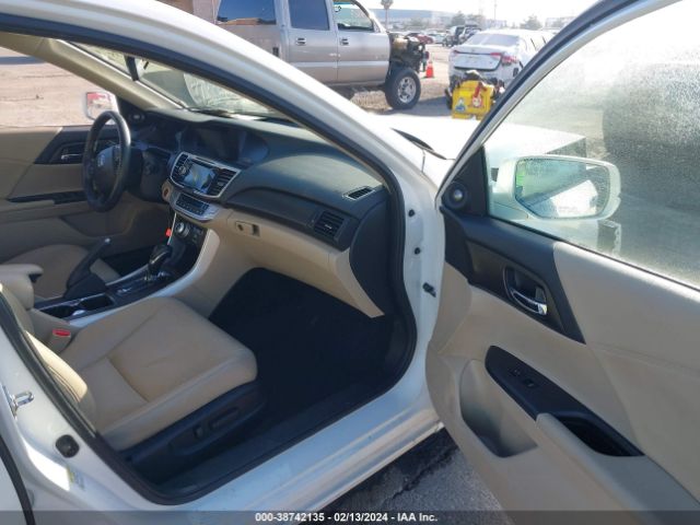 Photo 4 VIN: 1HGCR6F74FA002283 - HONDA ACCORD HYBRID 