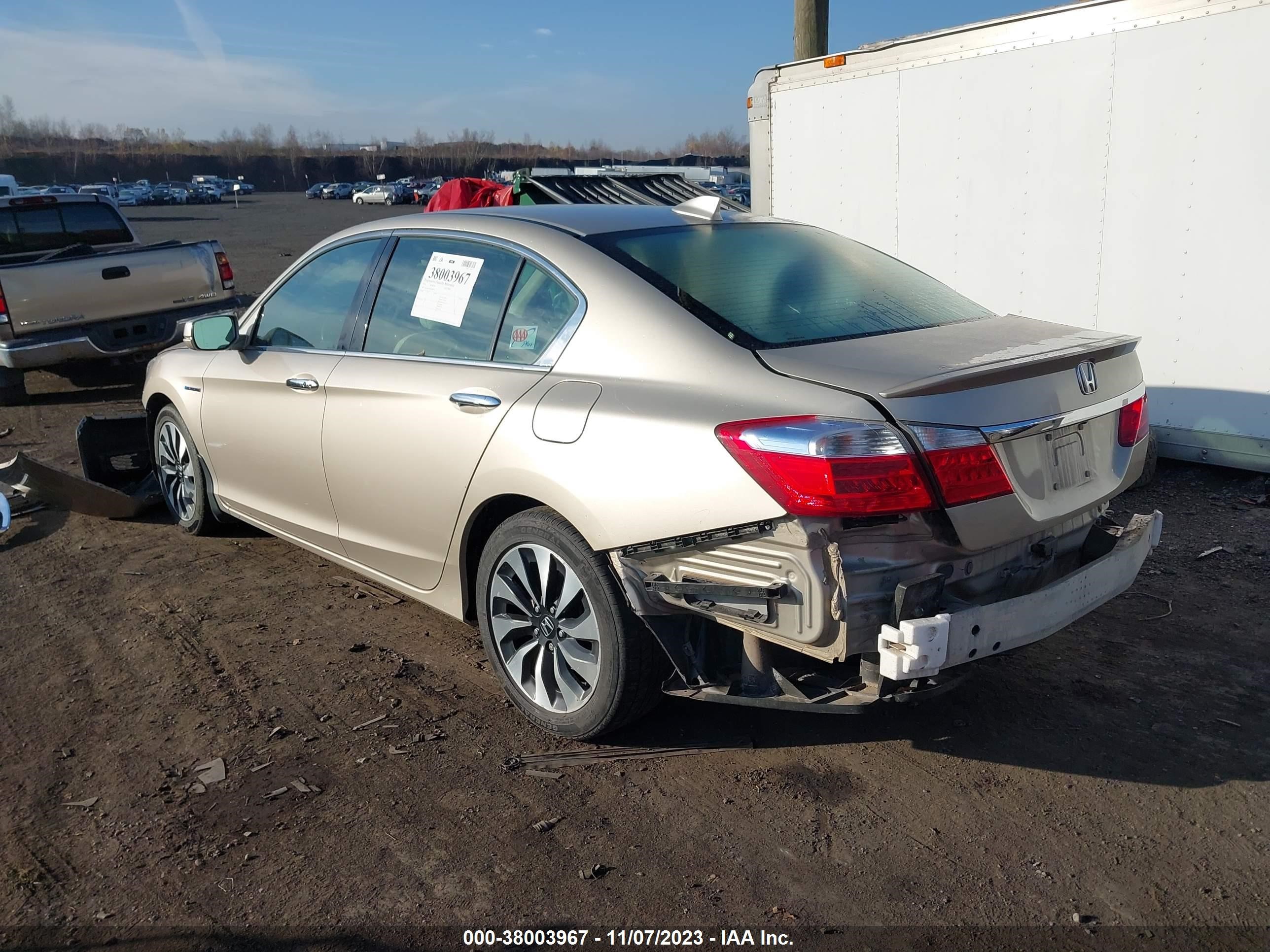 Photo 2 VIN: 1HGCR6F76EA008259 - HONDA ACCORD 