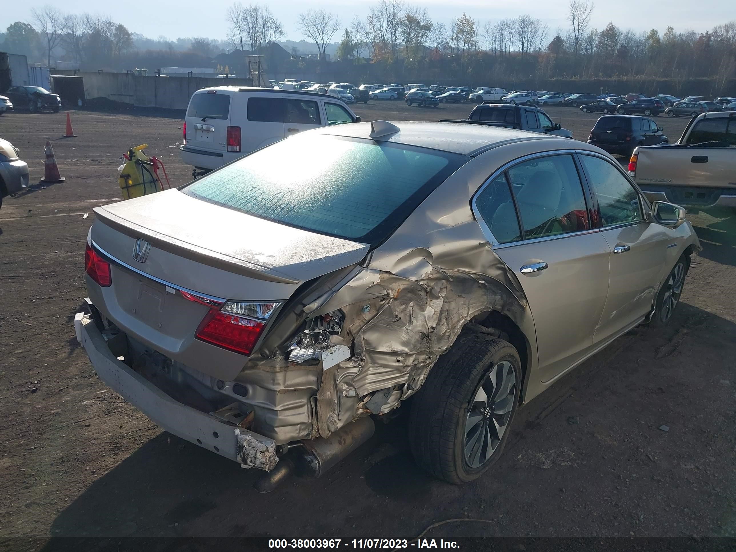 Photo 3 VIN: 1HGCR6F76EA008259 - HONDA ACCORD 