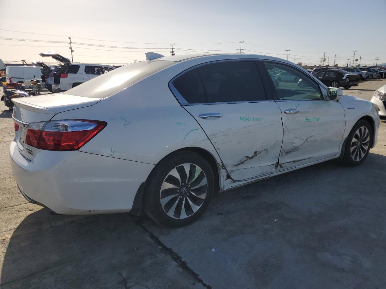 Photo 2 VIN: 1HGCR6F76FA002074 - HONDA ACCORD 