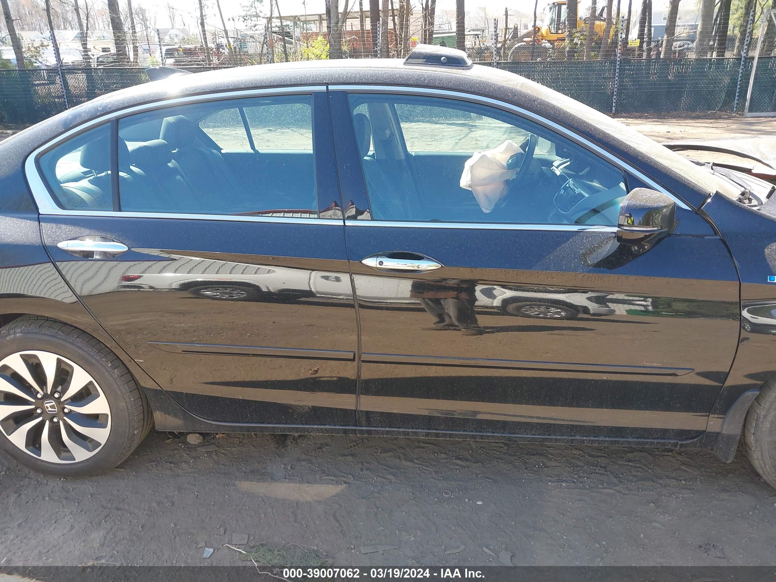 Photo 13 VIN: 1HGCR6F79EA001466 - HONDA ACCORD 