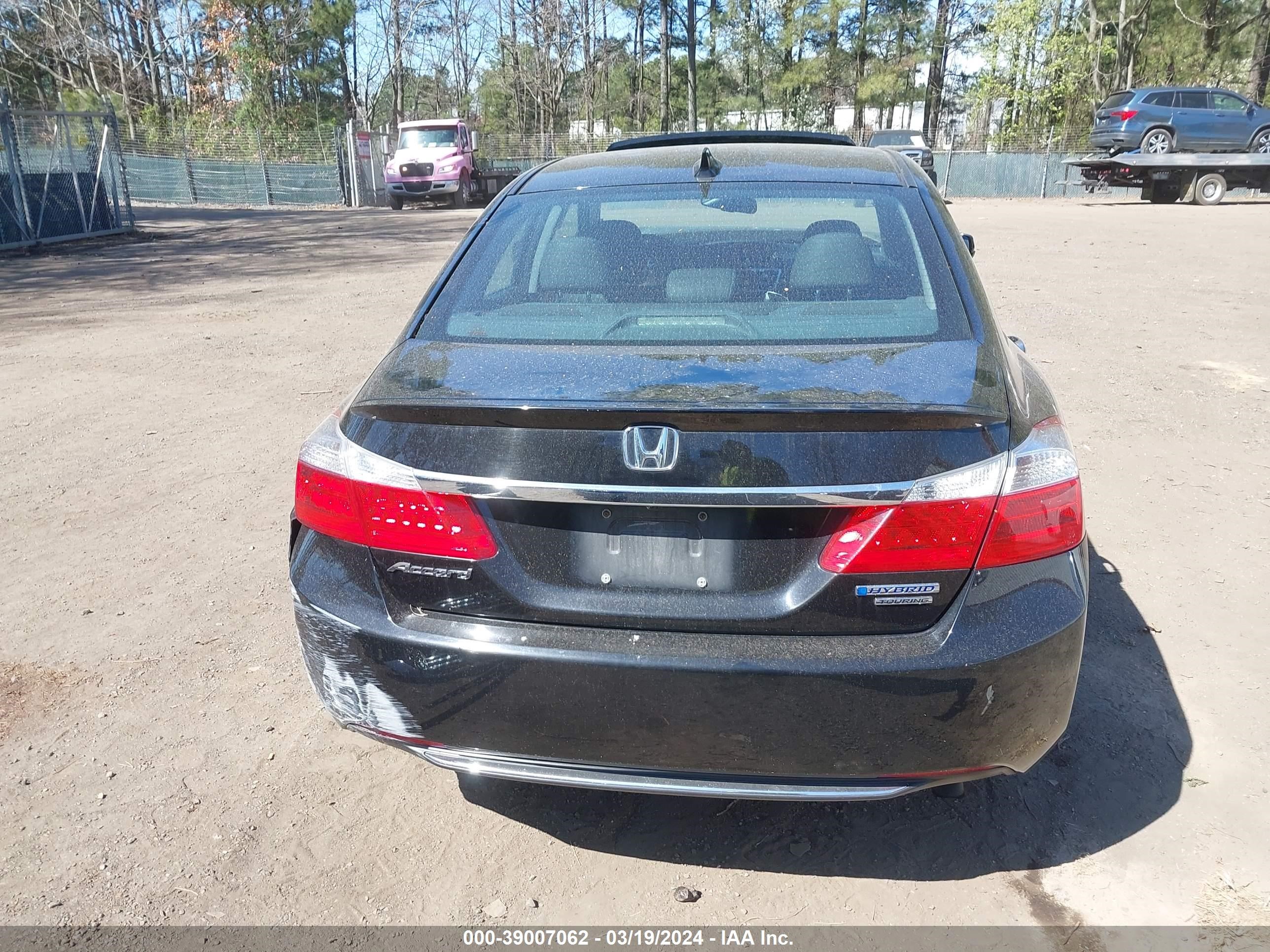 Photo 16 VIN: 1HGCR6F79EA001466 - HONDA ACCORD 