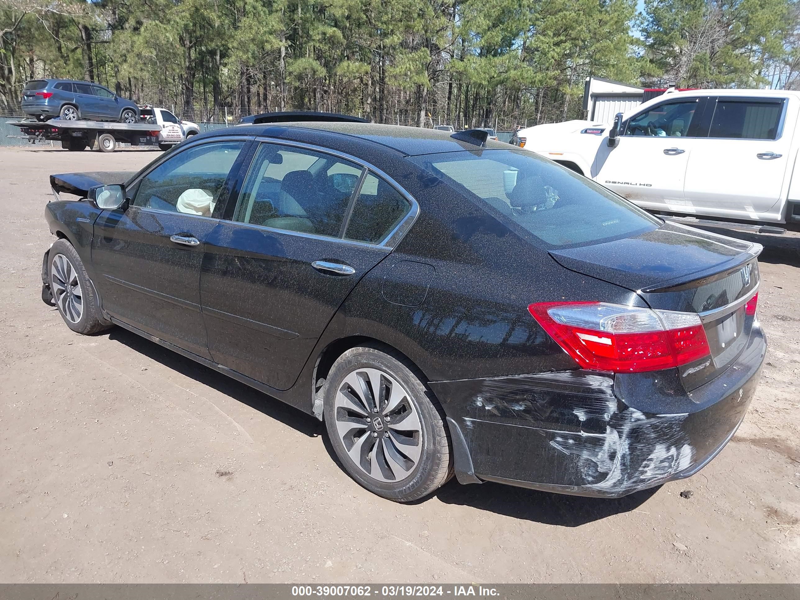 Photo 2 VIN: 1HGCR6F79EA001466 - HONDA ACCORD 