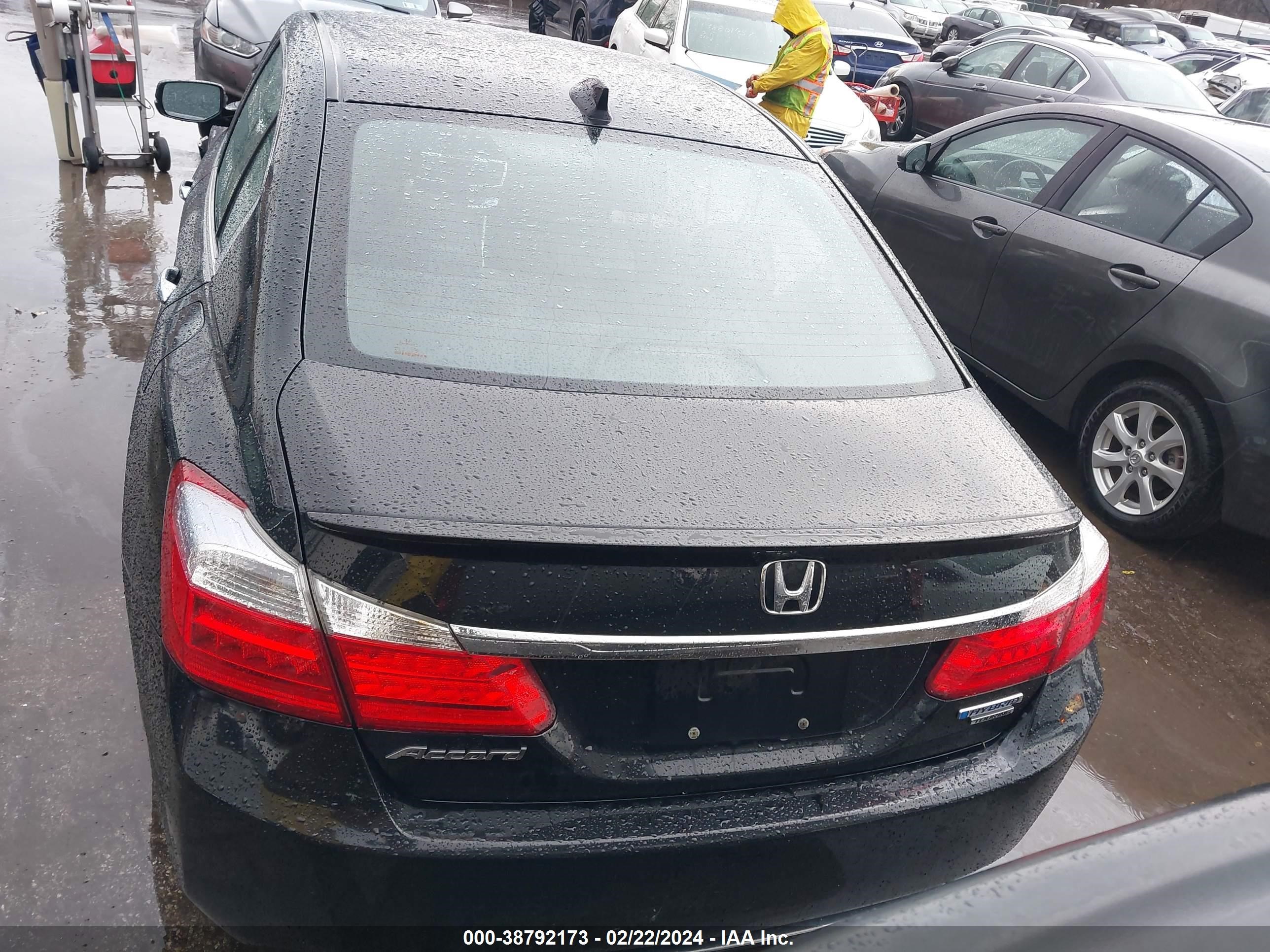 Photo 16 VIN: 1HGCR6F7XFA001722 - HONDA ACCORD 