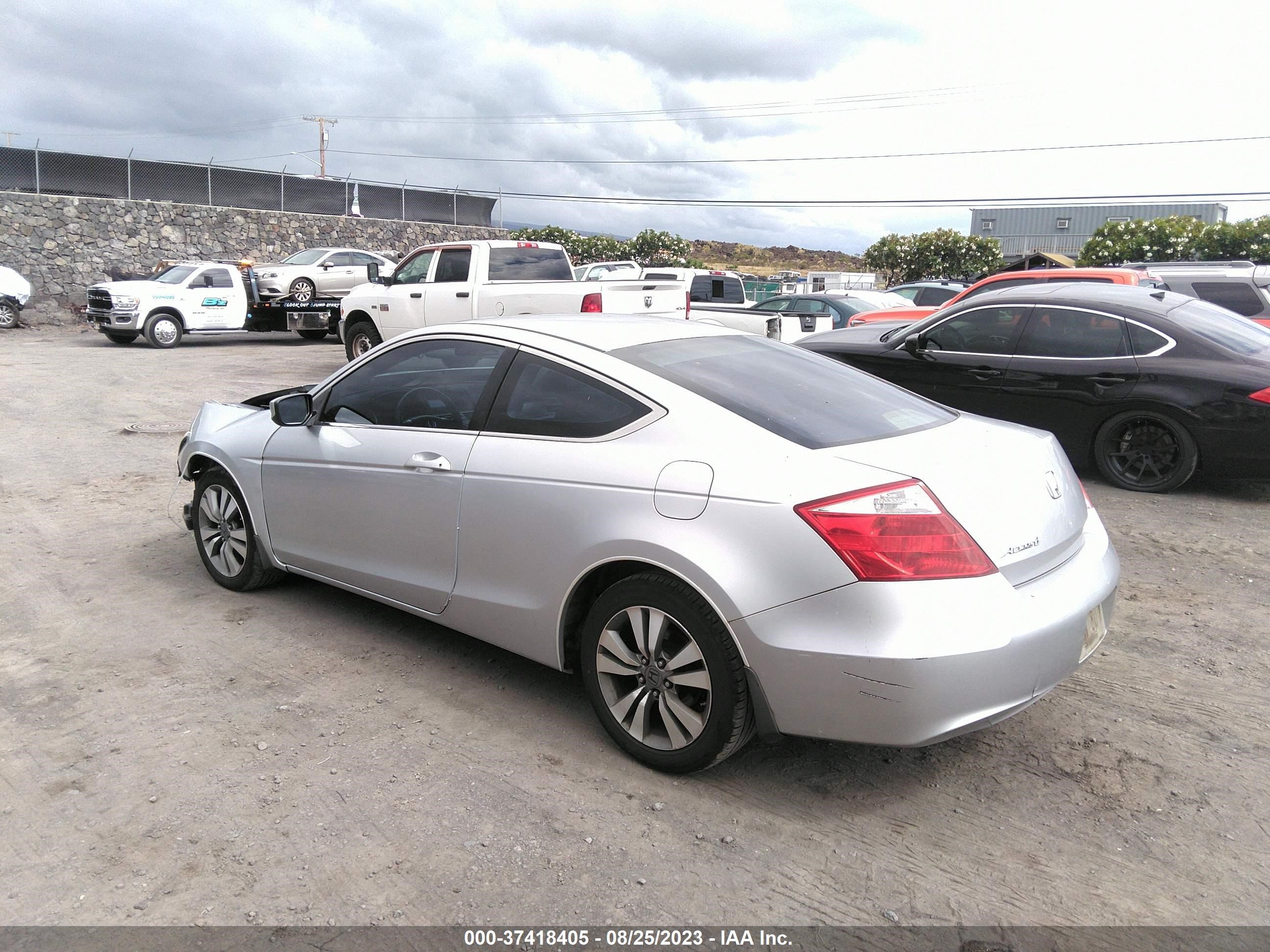 Photo 2 VIN: 1HGCS12318A017210 - HONDA ACCORD 