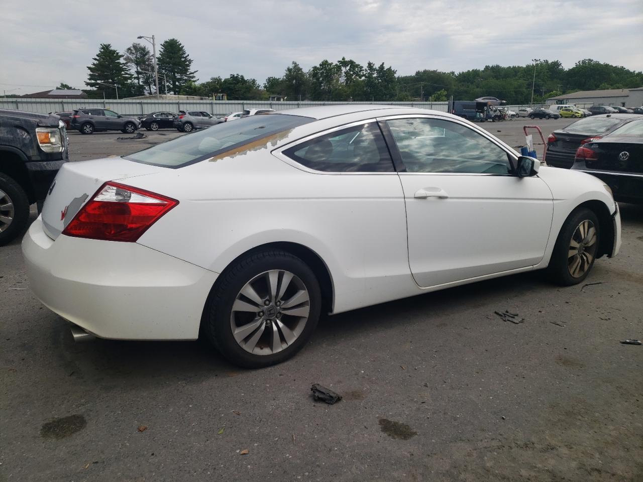 Photo 2 VIN: 1HGCS12349A003206 - HONDA ACCORD 