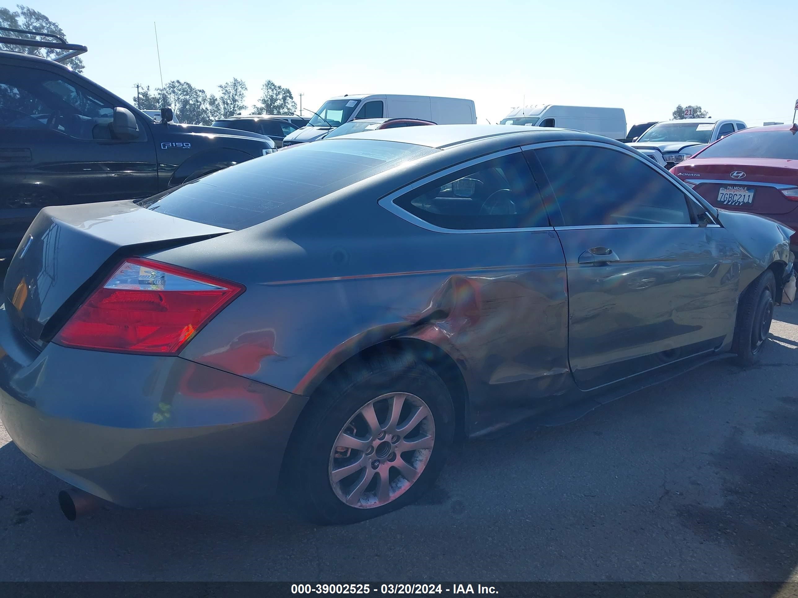 Photo 3 VIN: 1HGCS12359A015770 - HONDA ACCORD 