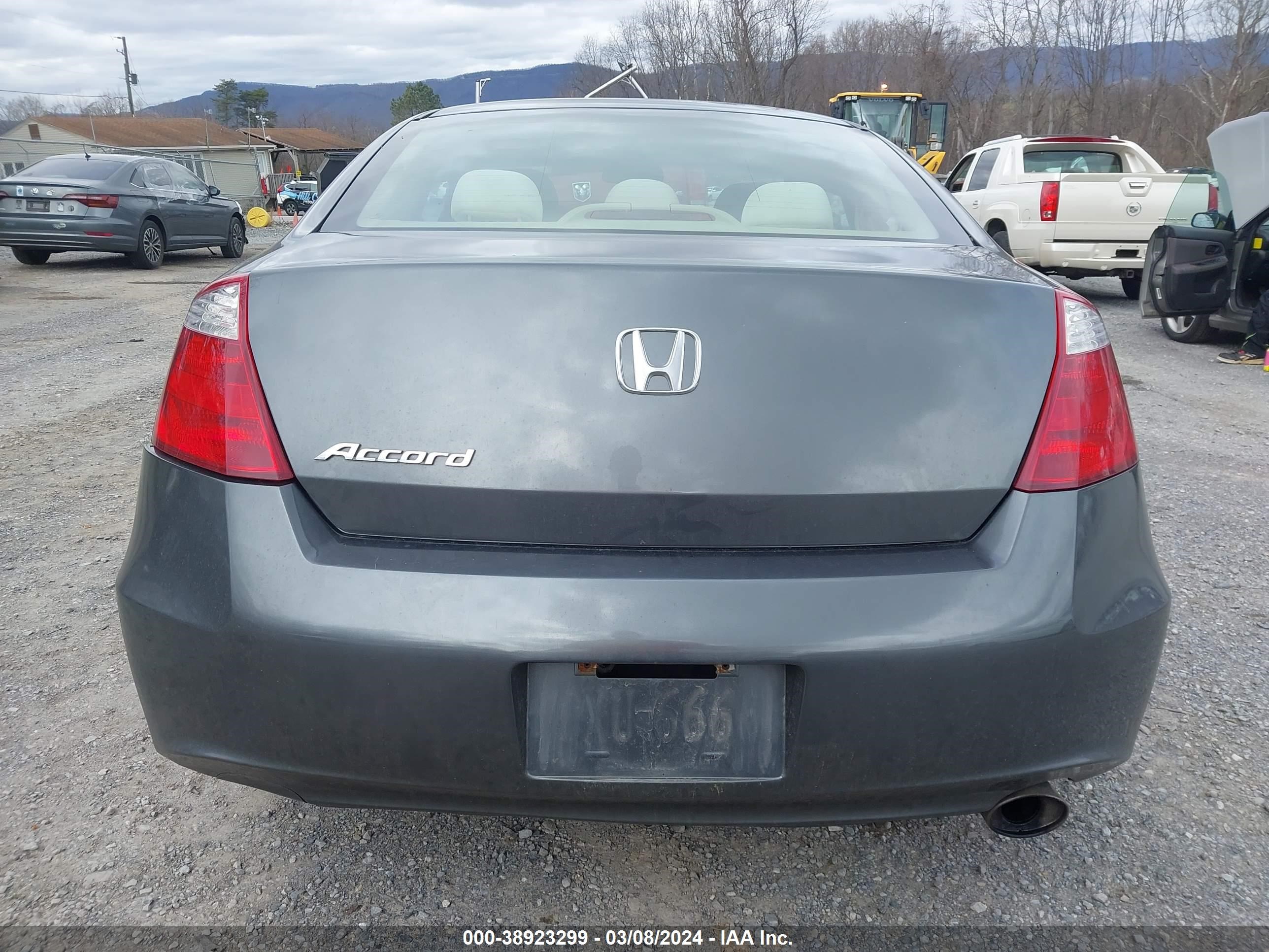 Photo 16 VIN: 1HGCS12388A017396 - HONDA ACCORD 