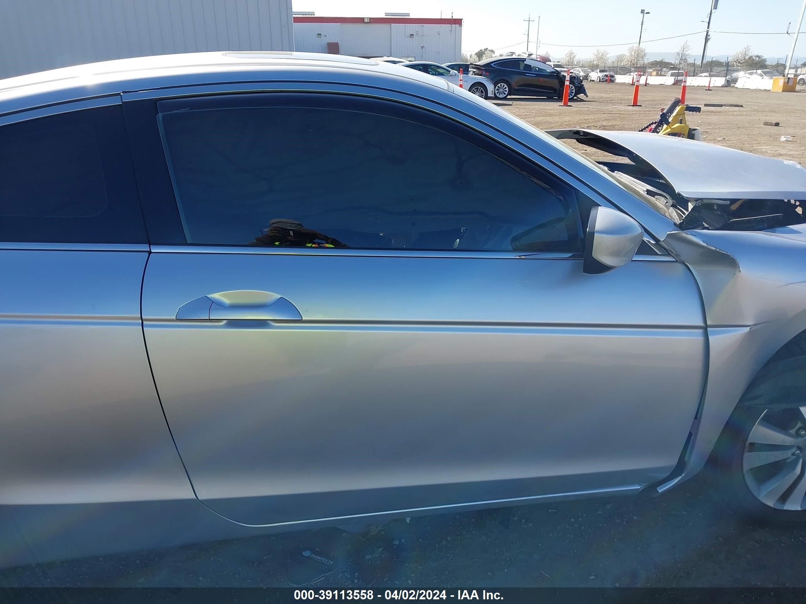 Photo 13 VIN: 1HGCS12719A004817 - HONDA ACCORD 