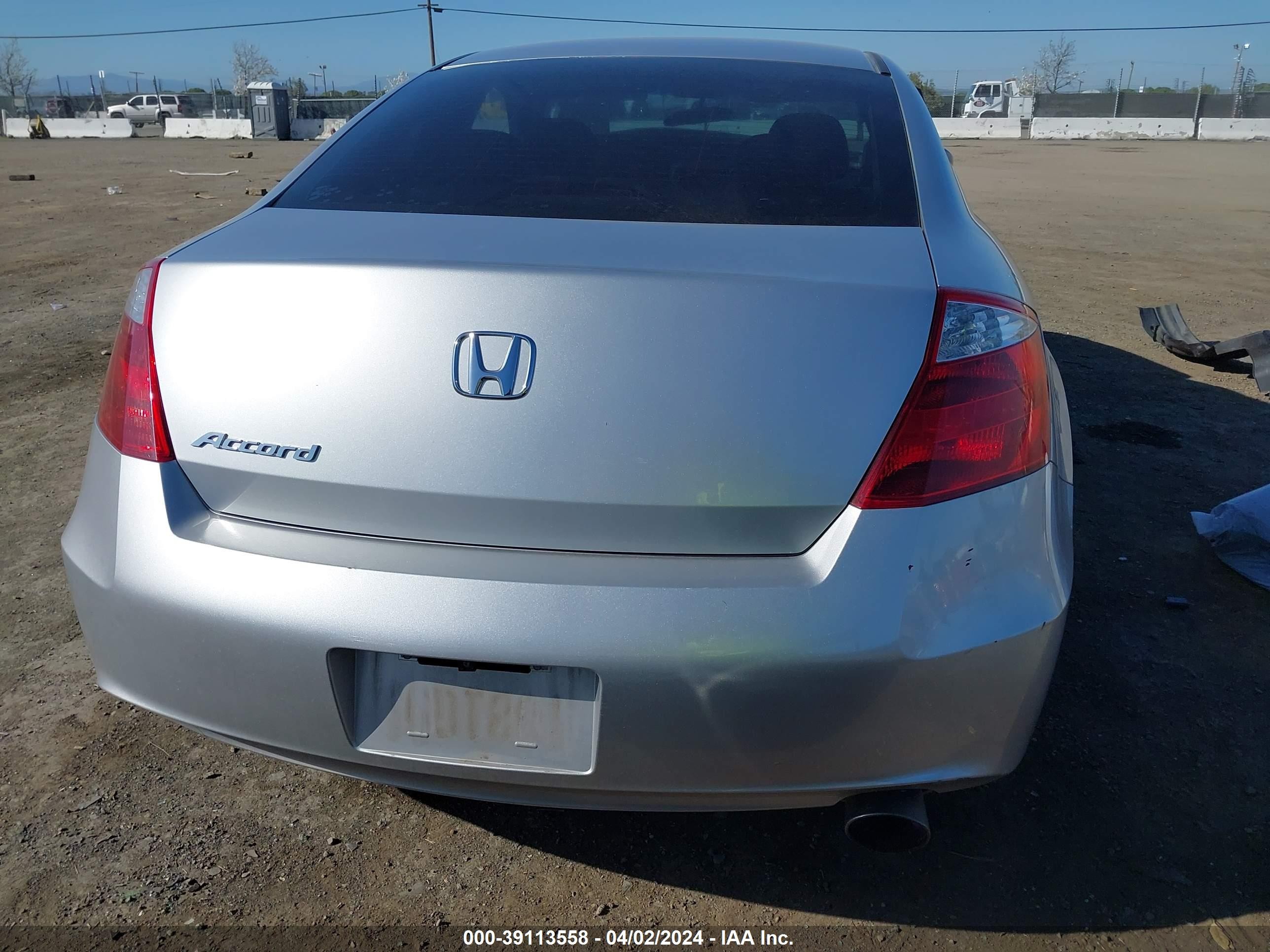 Photo 16 VIN: 1HGCS12719A004817 - HONDA ACCORD 