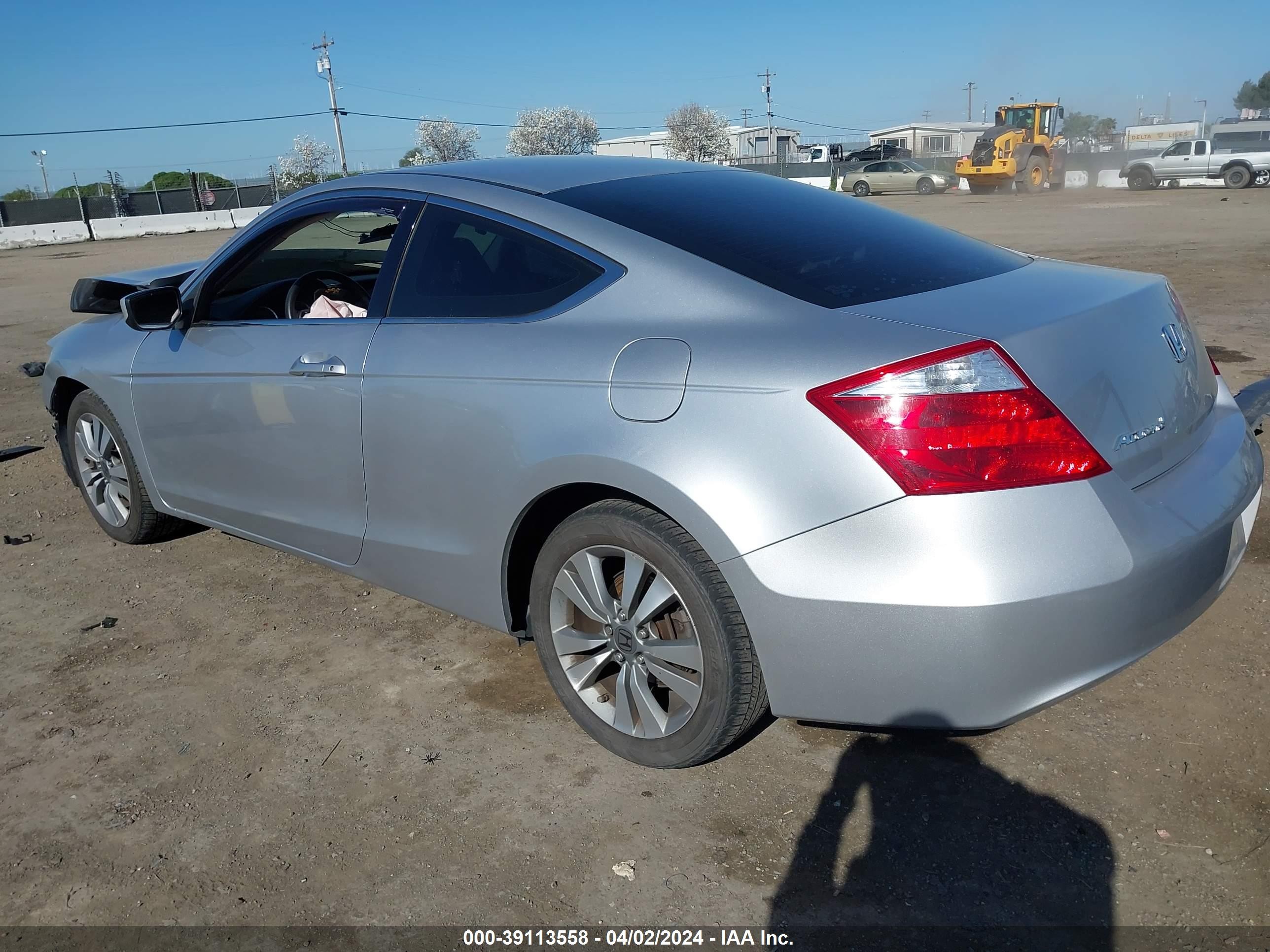 Photo 2 VIN: 1HGCS12719A004817 - HONDA ACCORD 