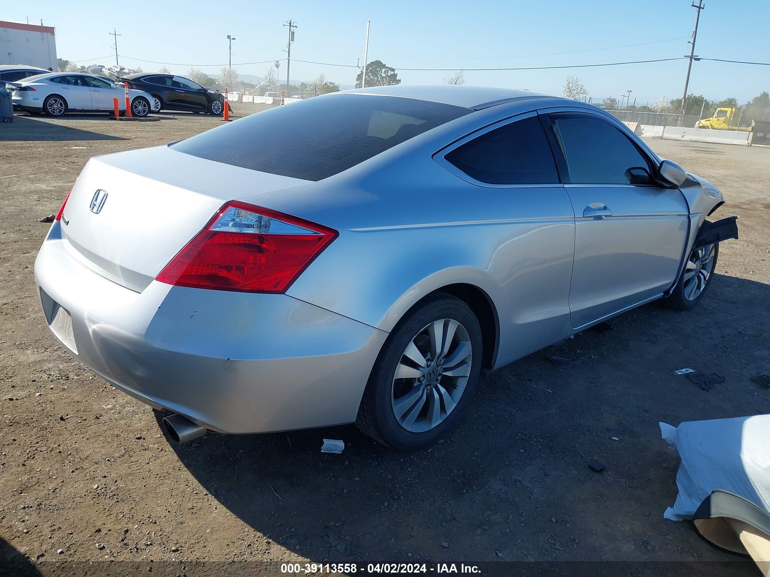 Photo 3 VIN: 1HGCS12719A004817 - HONDA ACCORD 