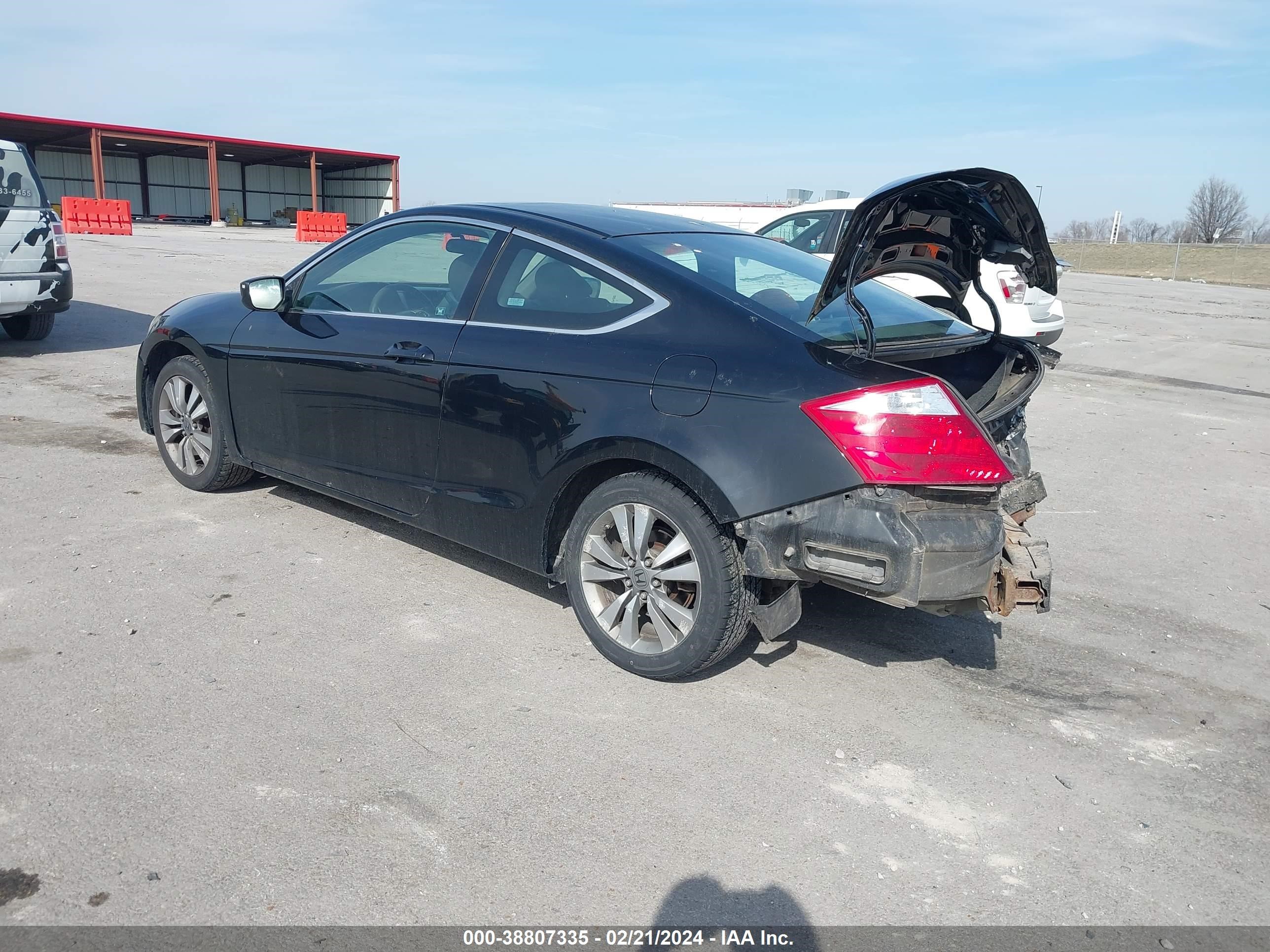 Photo 2 VIN: 1HGCS12719A009063 - HONDA ACCORD 