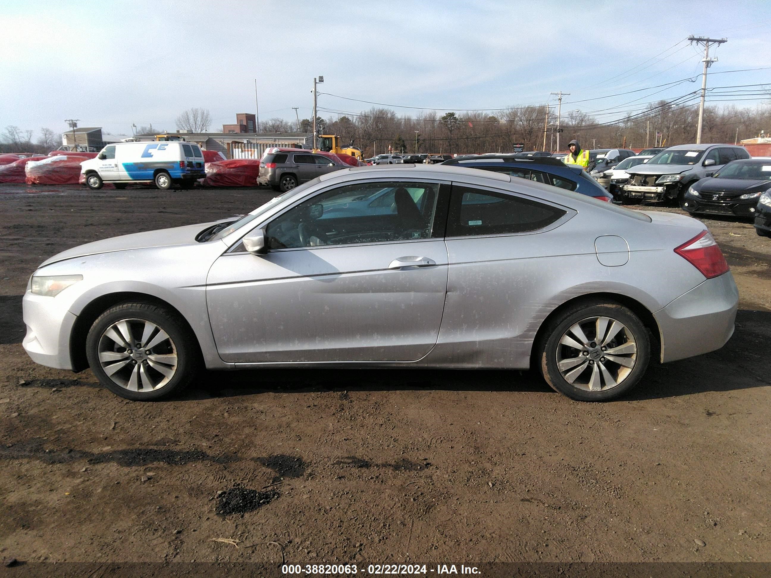 Photo 13 VIN: 1HGCS12719A025229 - HONDA ACCORD 