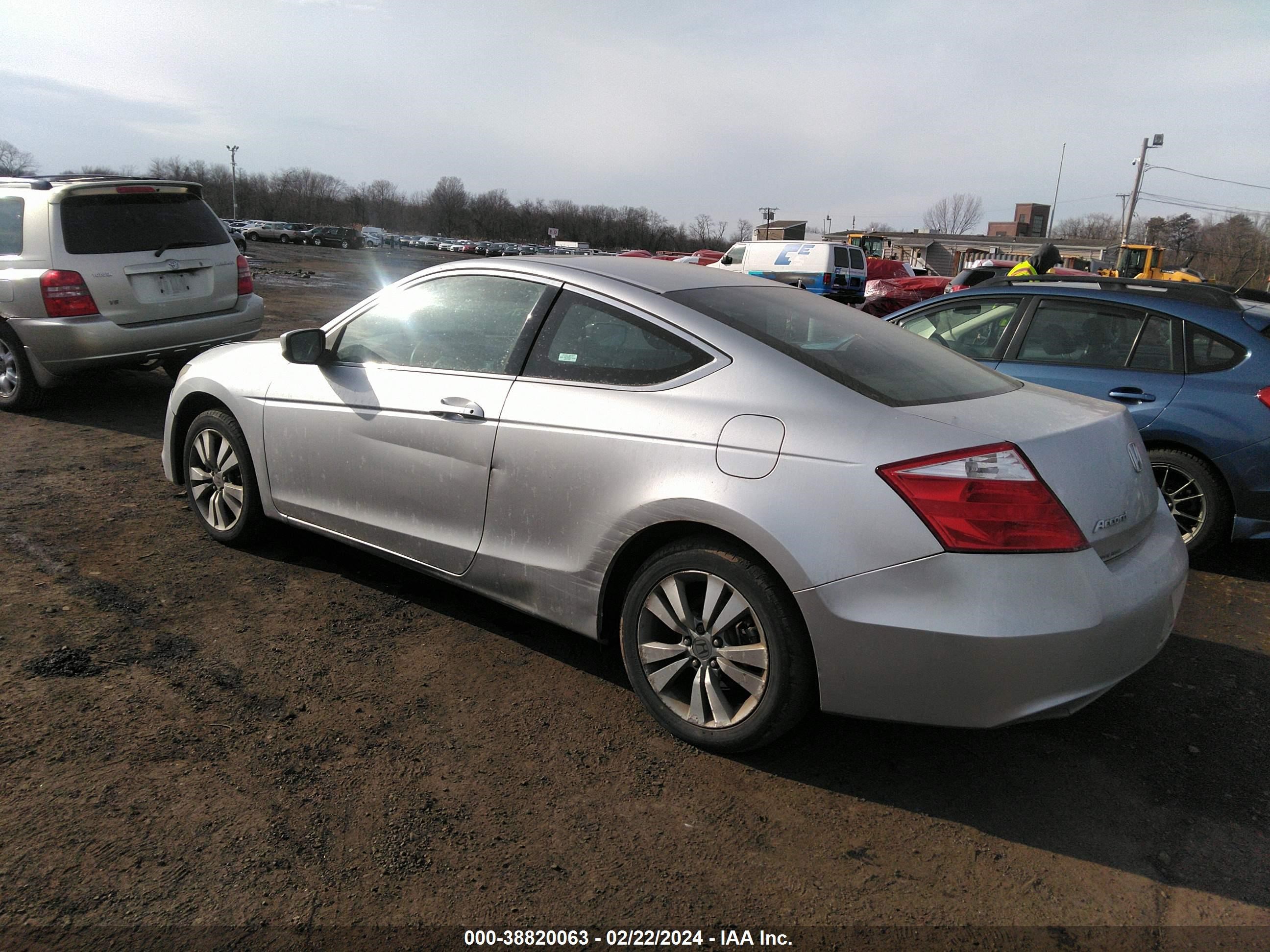 Photo 2 VIN: 1HGCS12719A025229 - HONDA ACCORD 