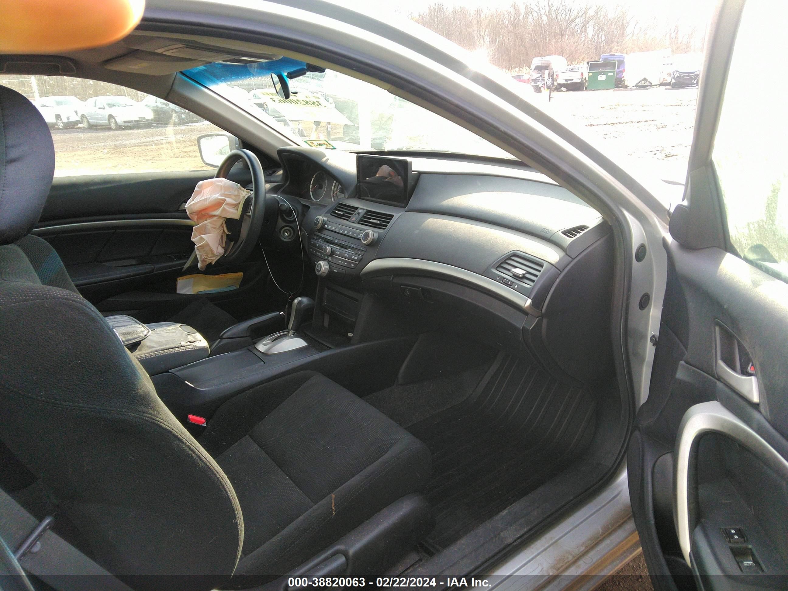 Photo 4 VIN: 1HGCS12719A025229 - HONDA ACCORD 