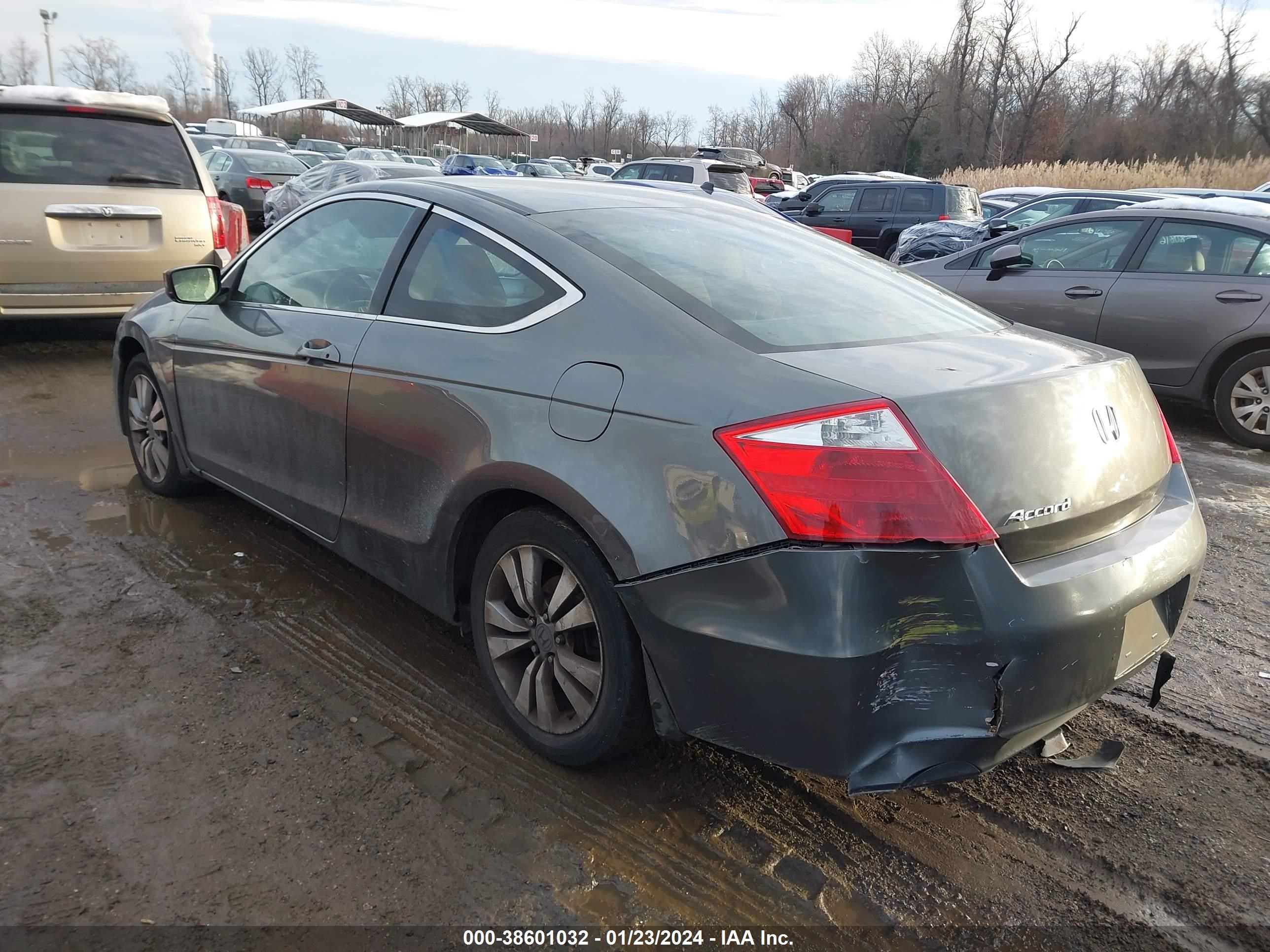 Photo 2 VIN: 1HGCS12769A026800 - HONDA ACCORD 